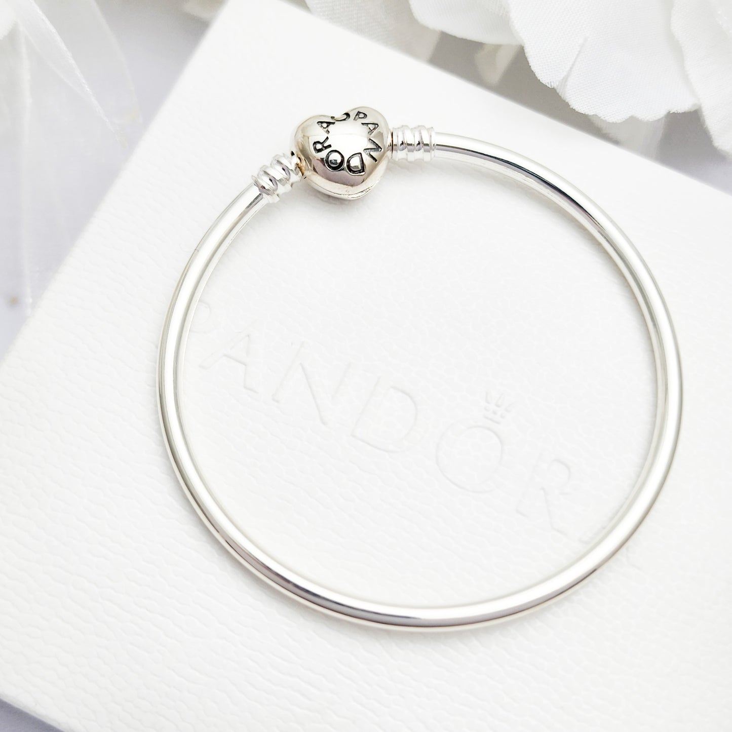 Pulsera Aro Rígido, Broche Corazón Liso