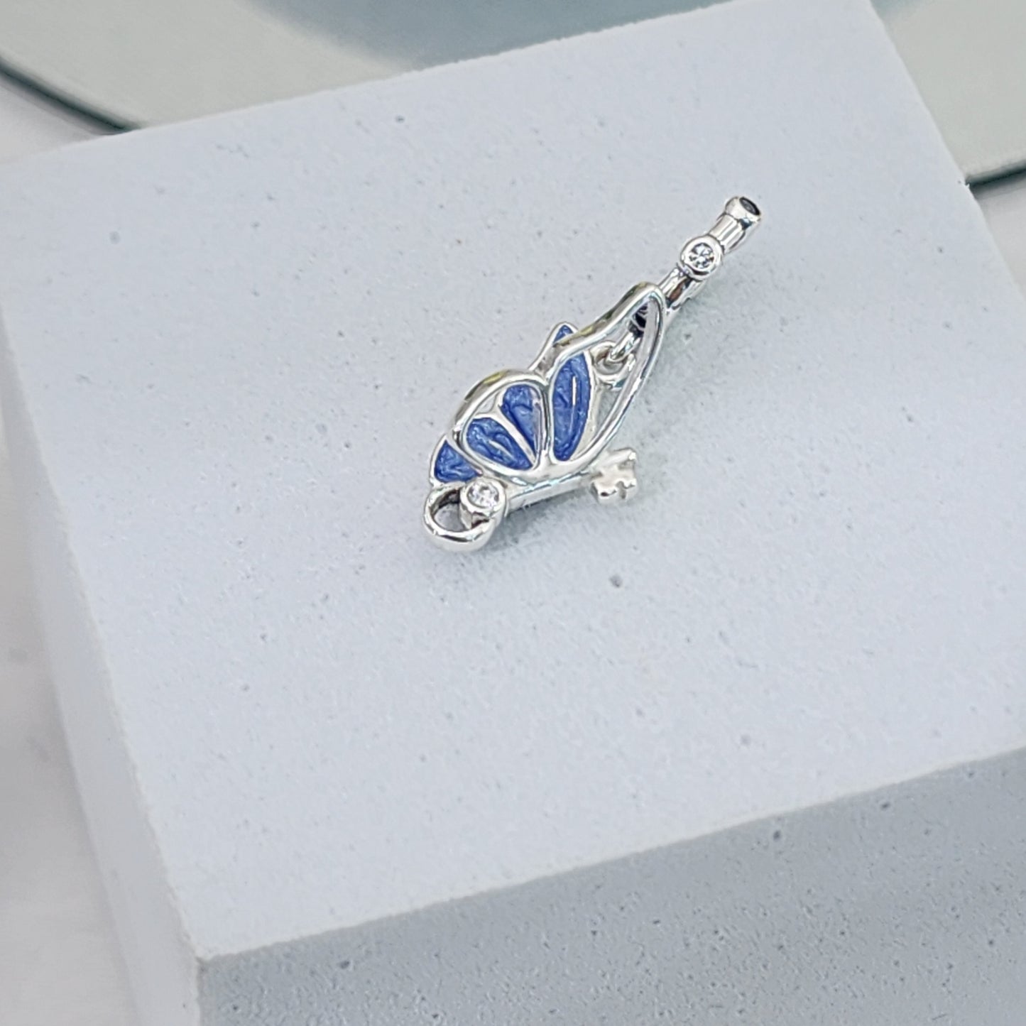 Charm Mariposa