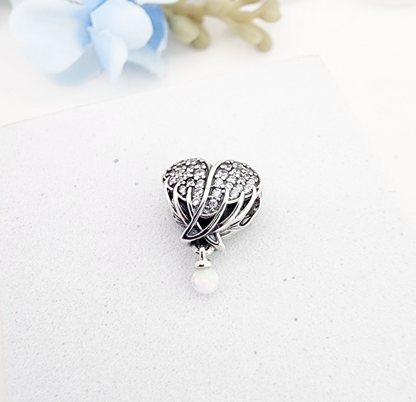 Charm alas