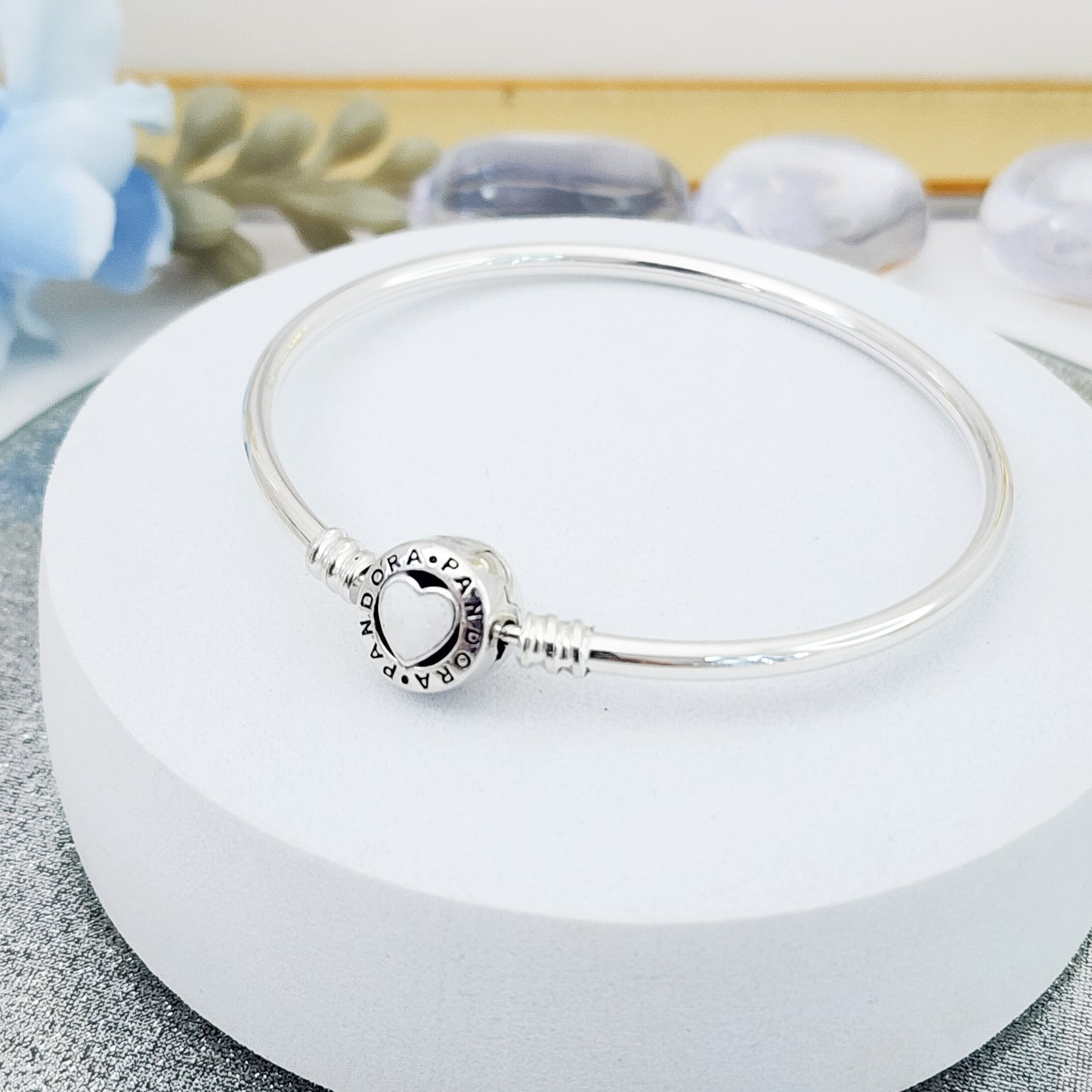 Pulsera rigida corazon blanco
