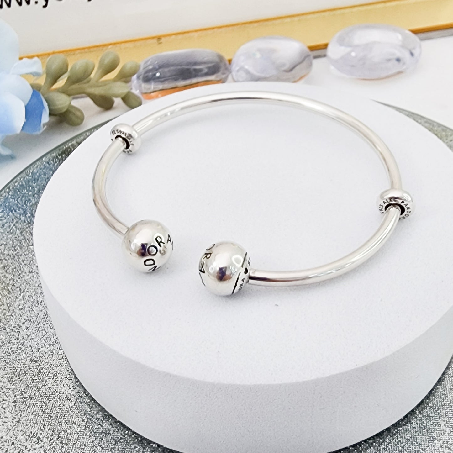 Pulsera rigida abierta
