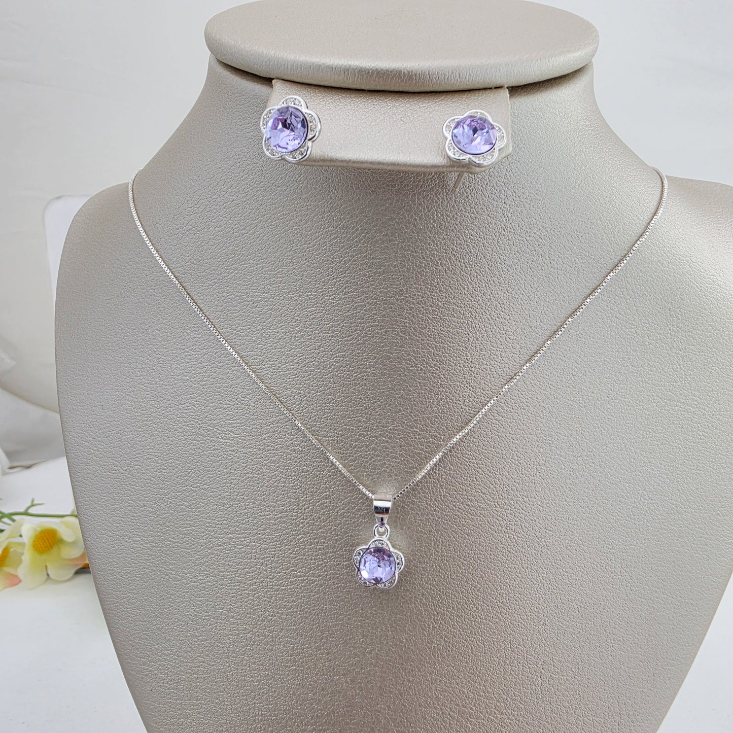 Juego Collar y Arete flor morada