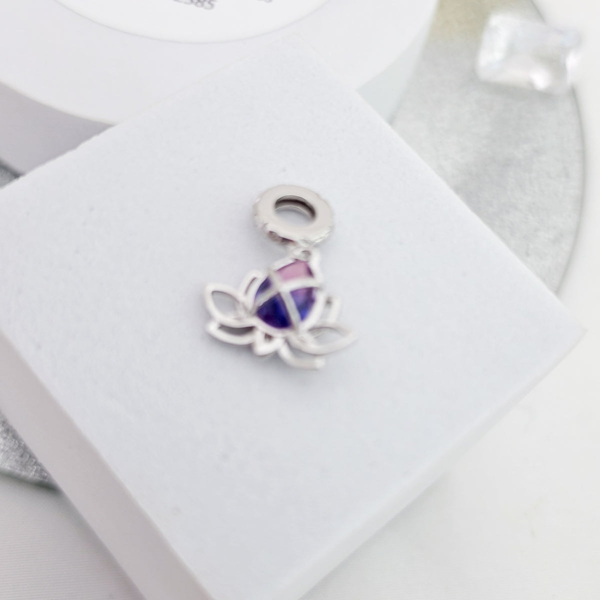Charm flor loto