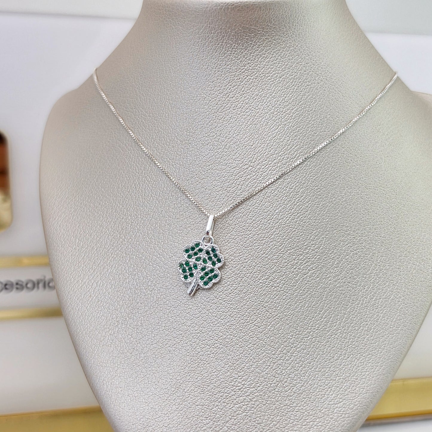 Collar trebol