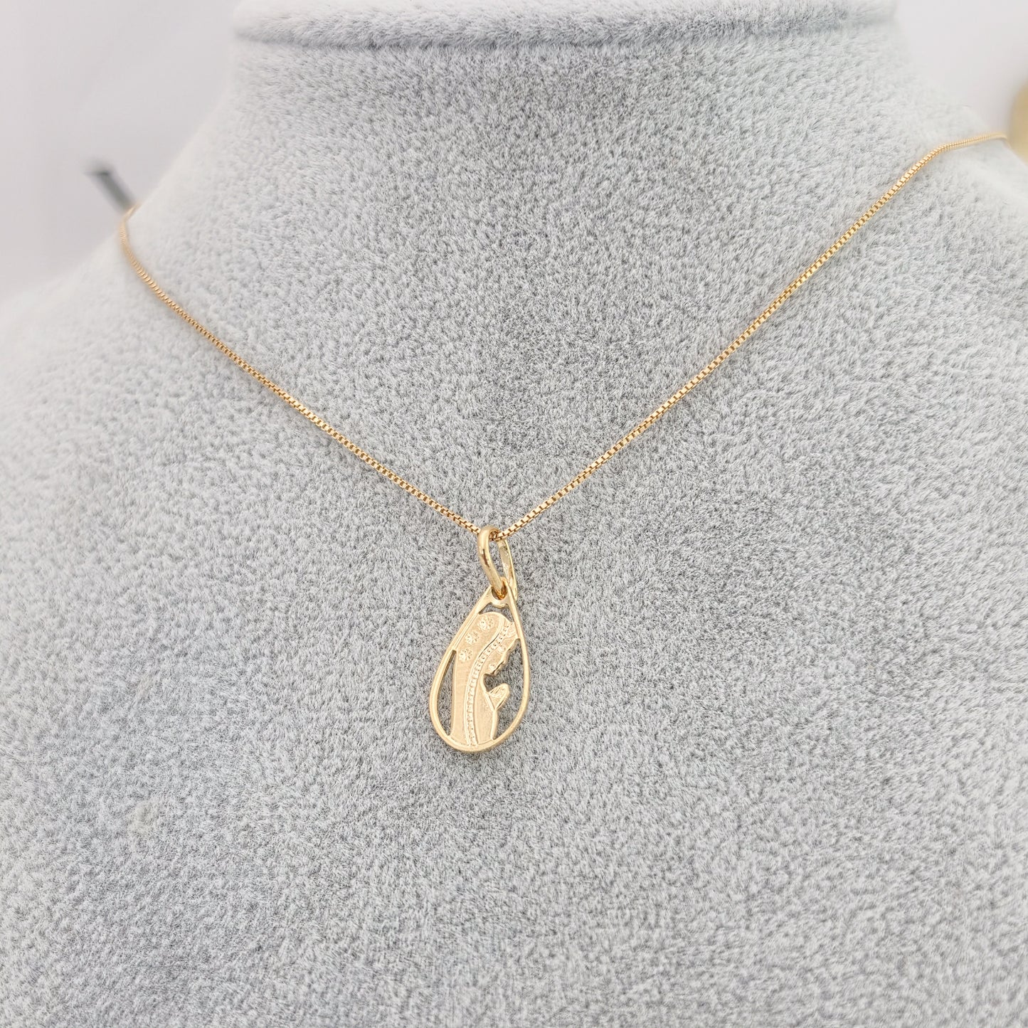 collar virgen gracias oro laminado