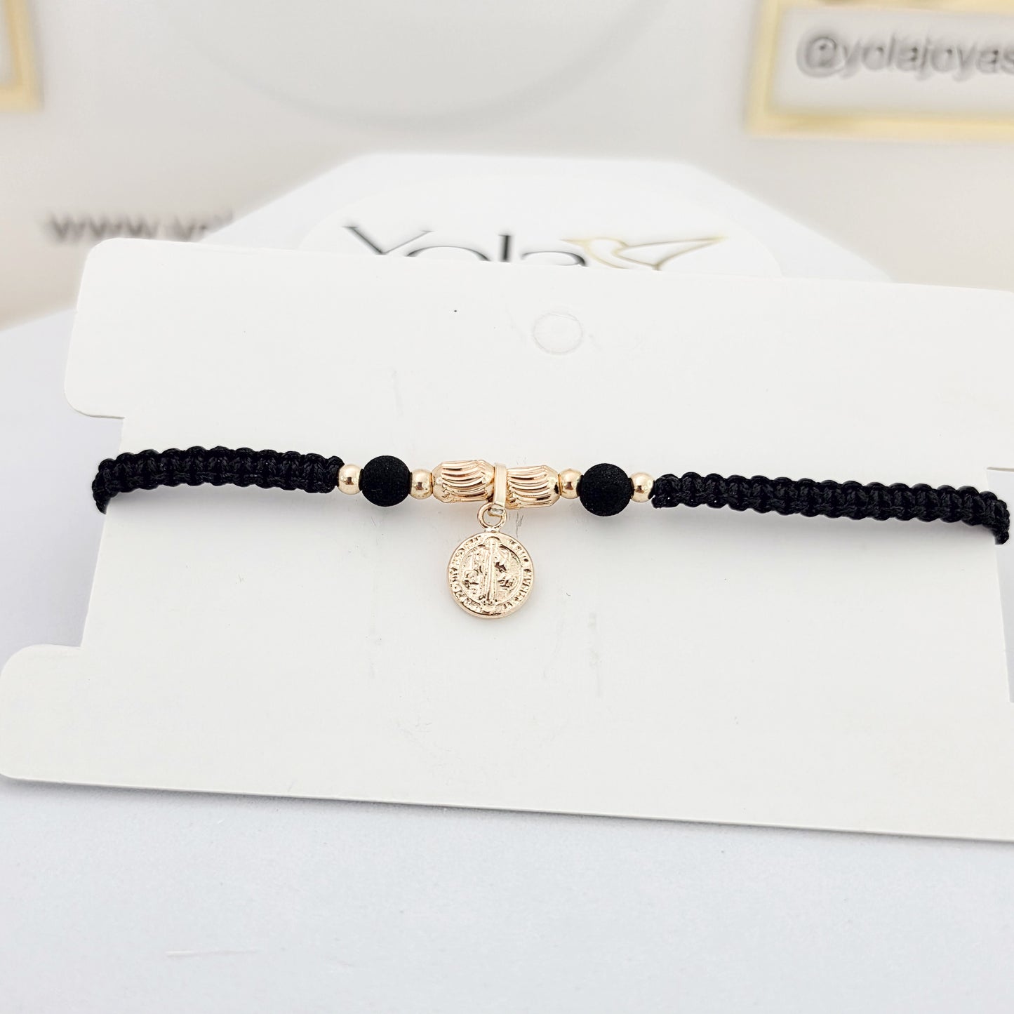 Pulsera tejida San Benito oro laminado