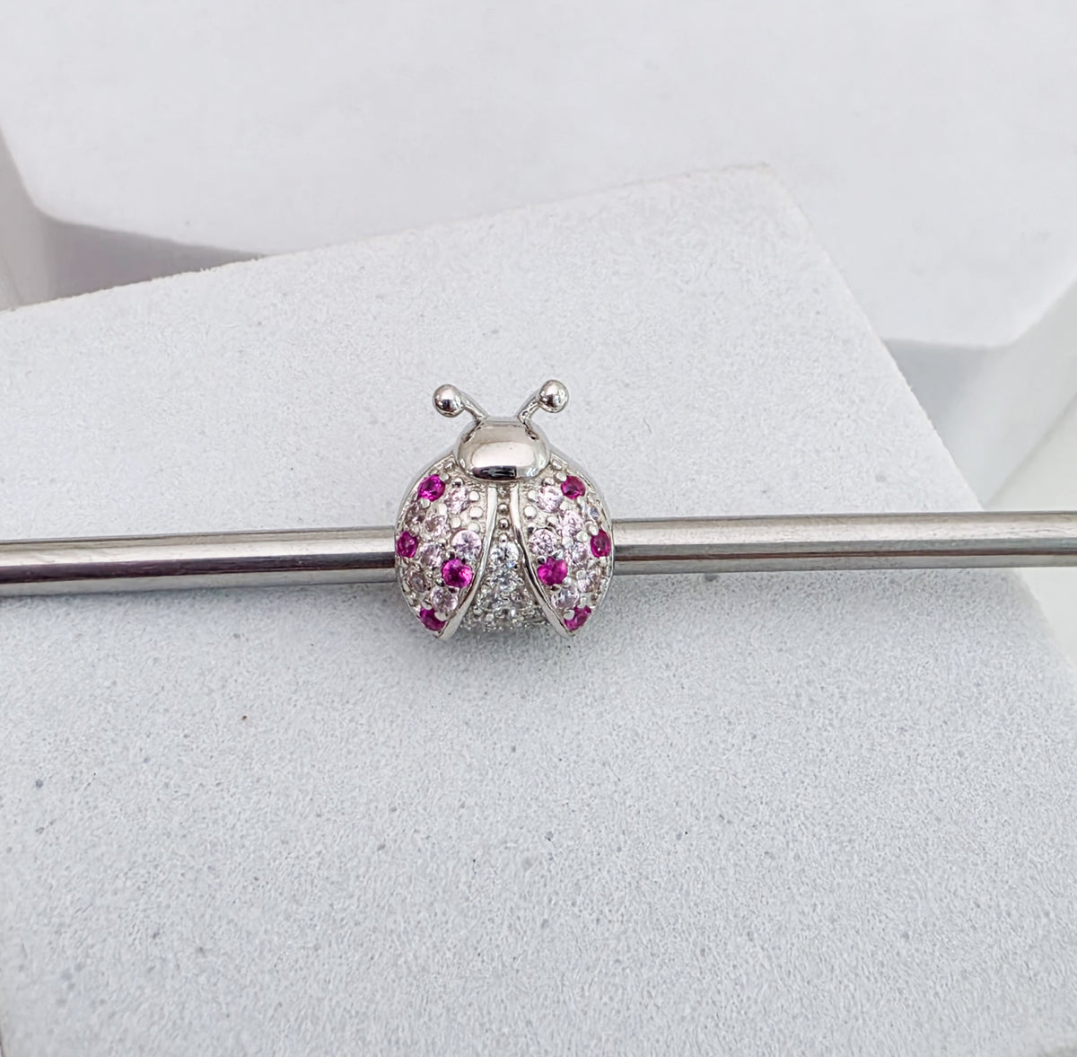 Charm mariquita