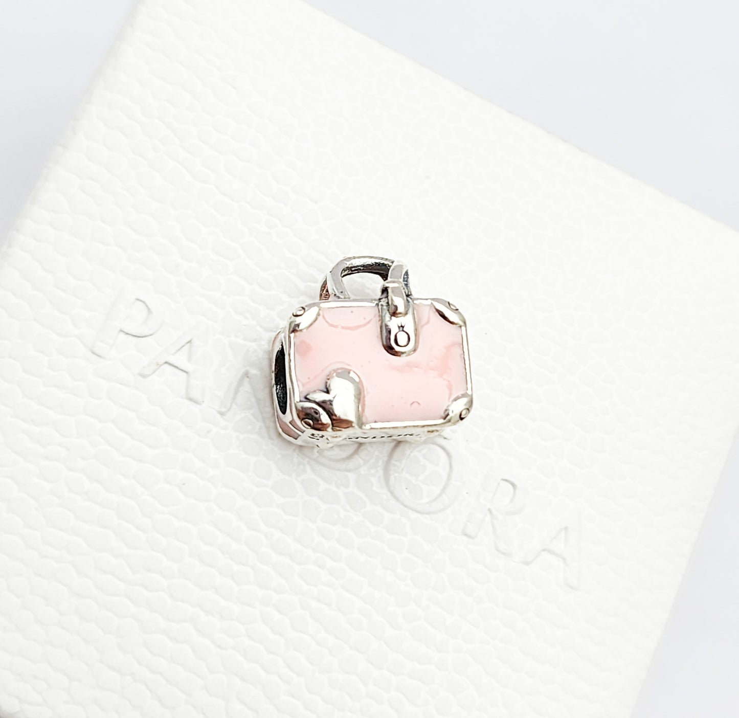 Charm maleta rosa