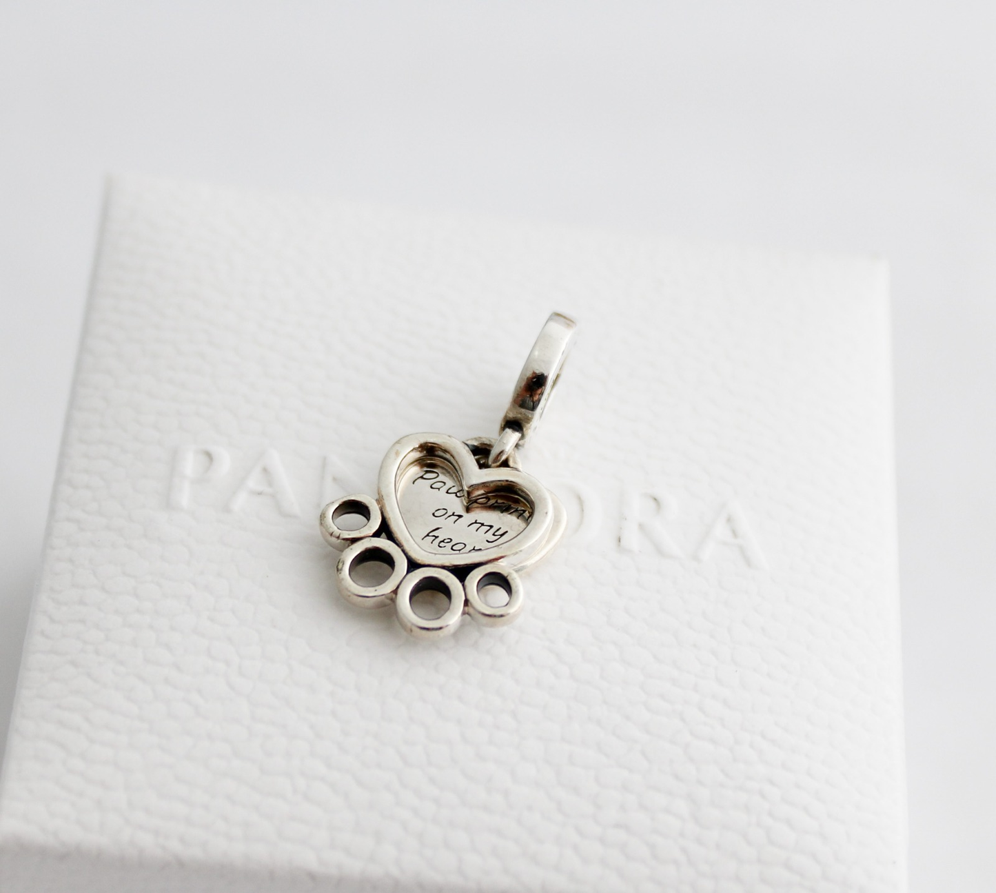 Charm huella