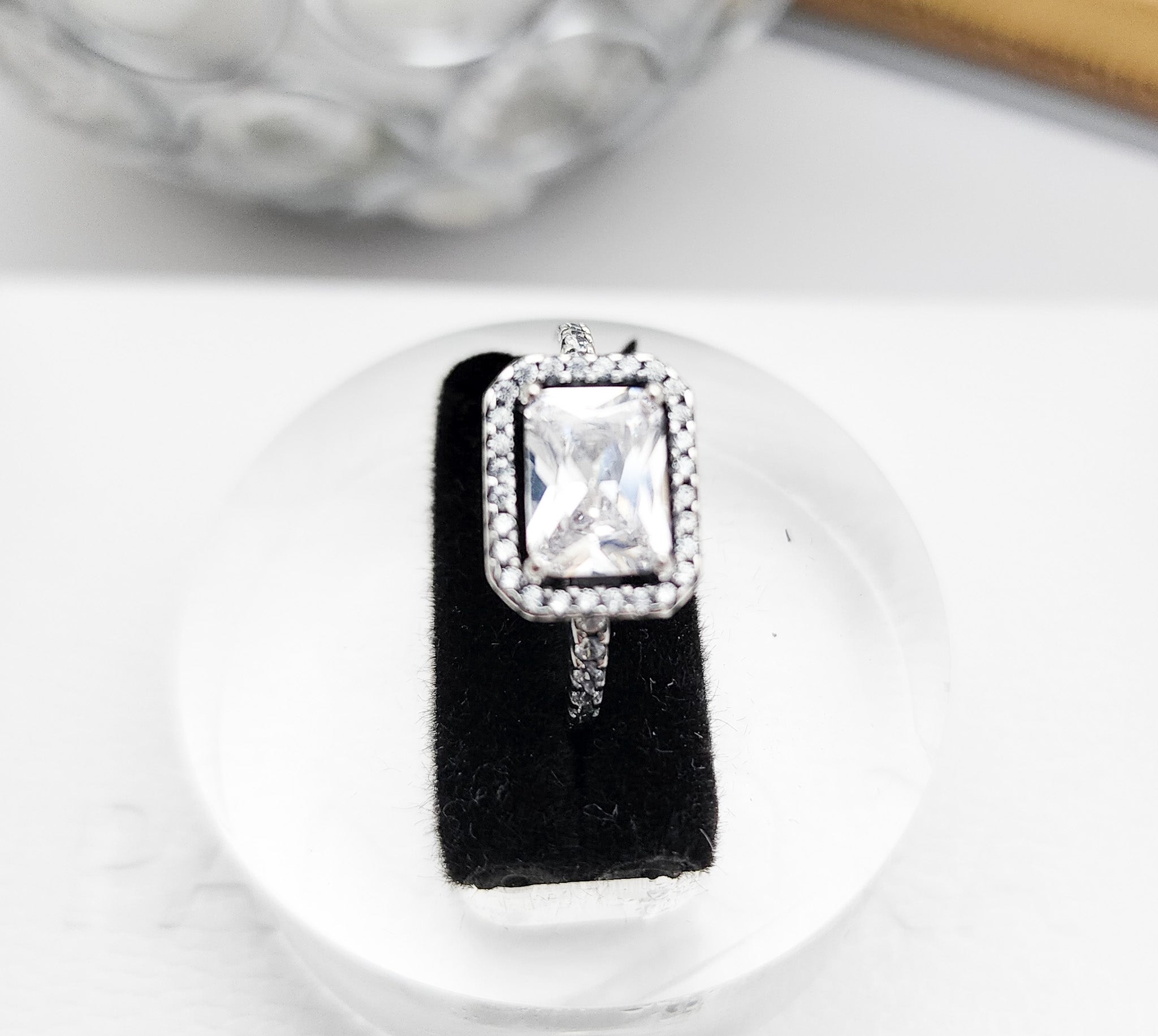 Anillo Halo Rectangular