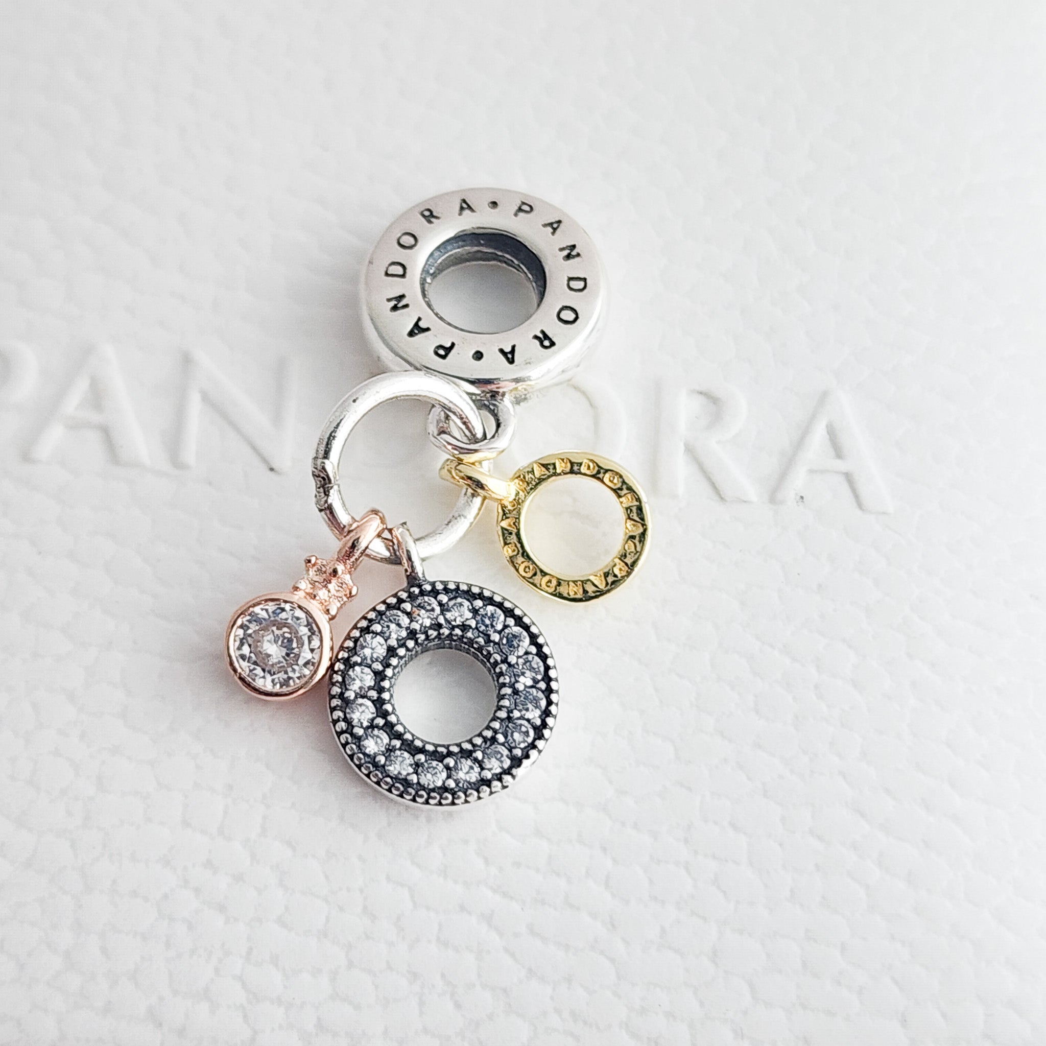 Charm Colgante con logo