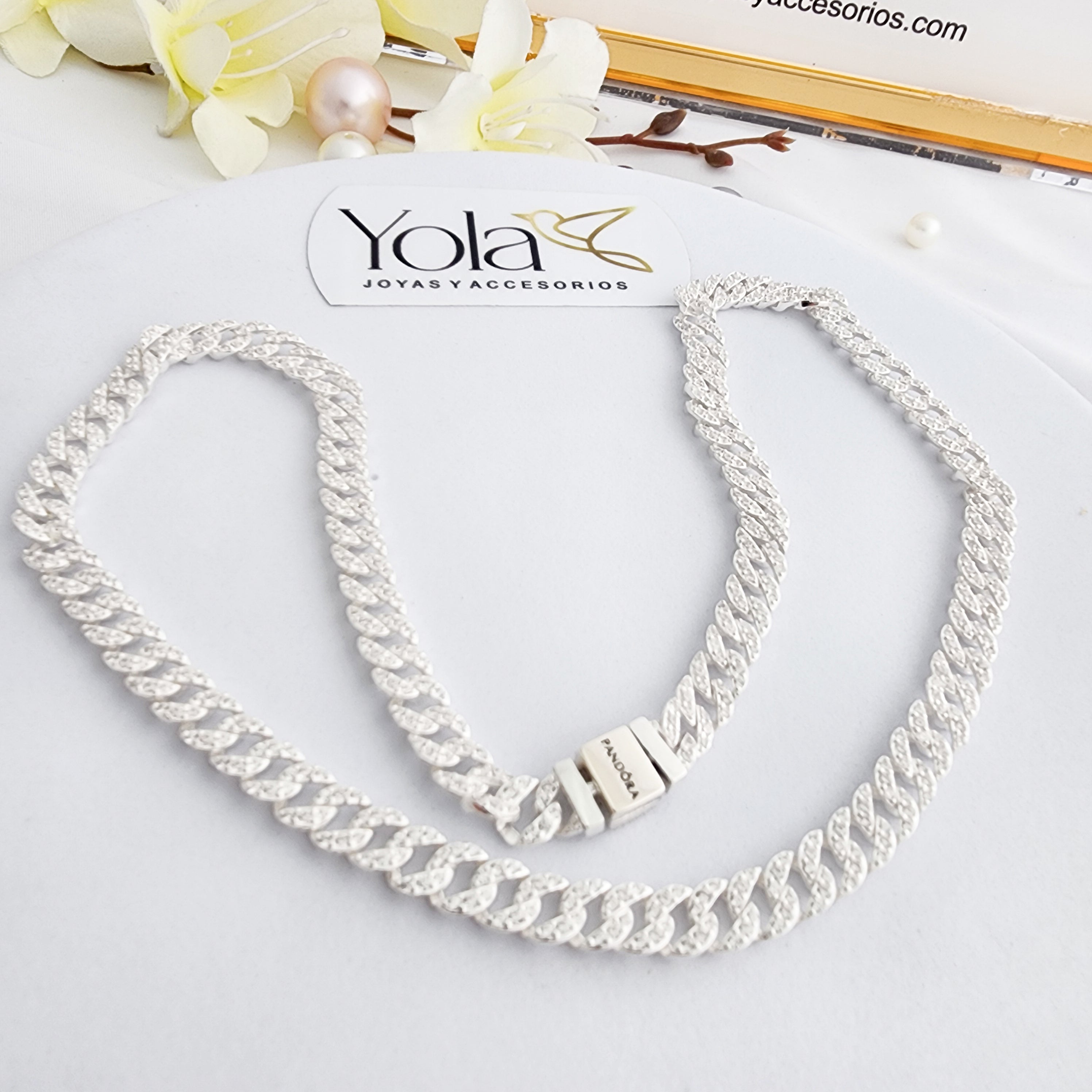 Collar tejido cubano con cristales