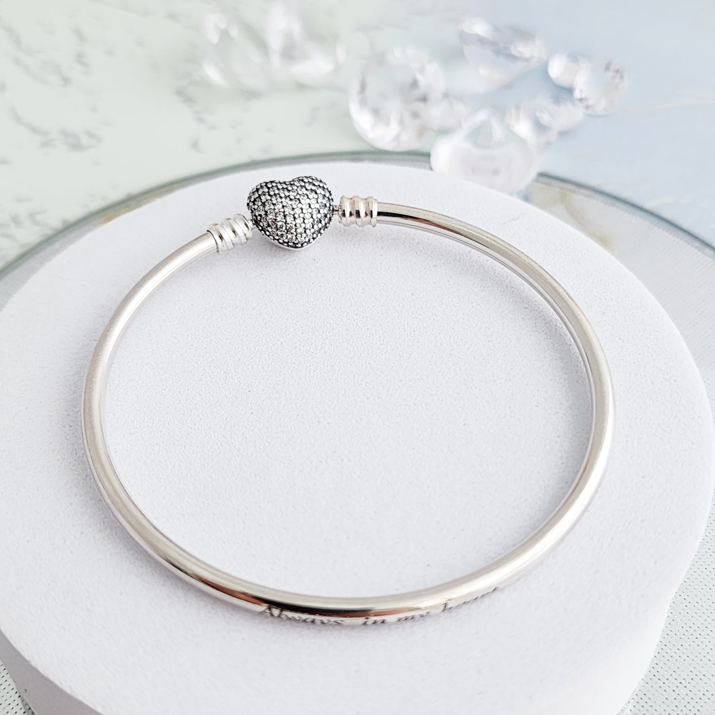 Brazalete Broche Corazón Rígido
