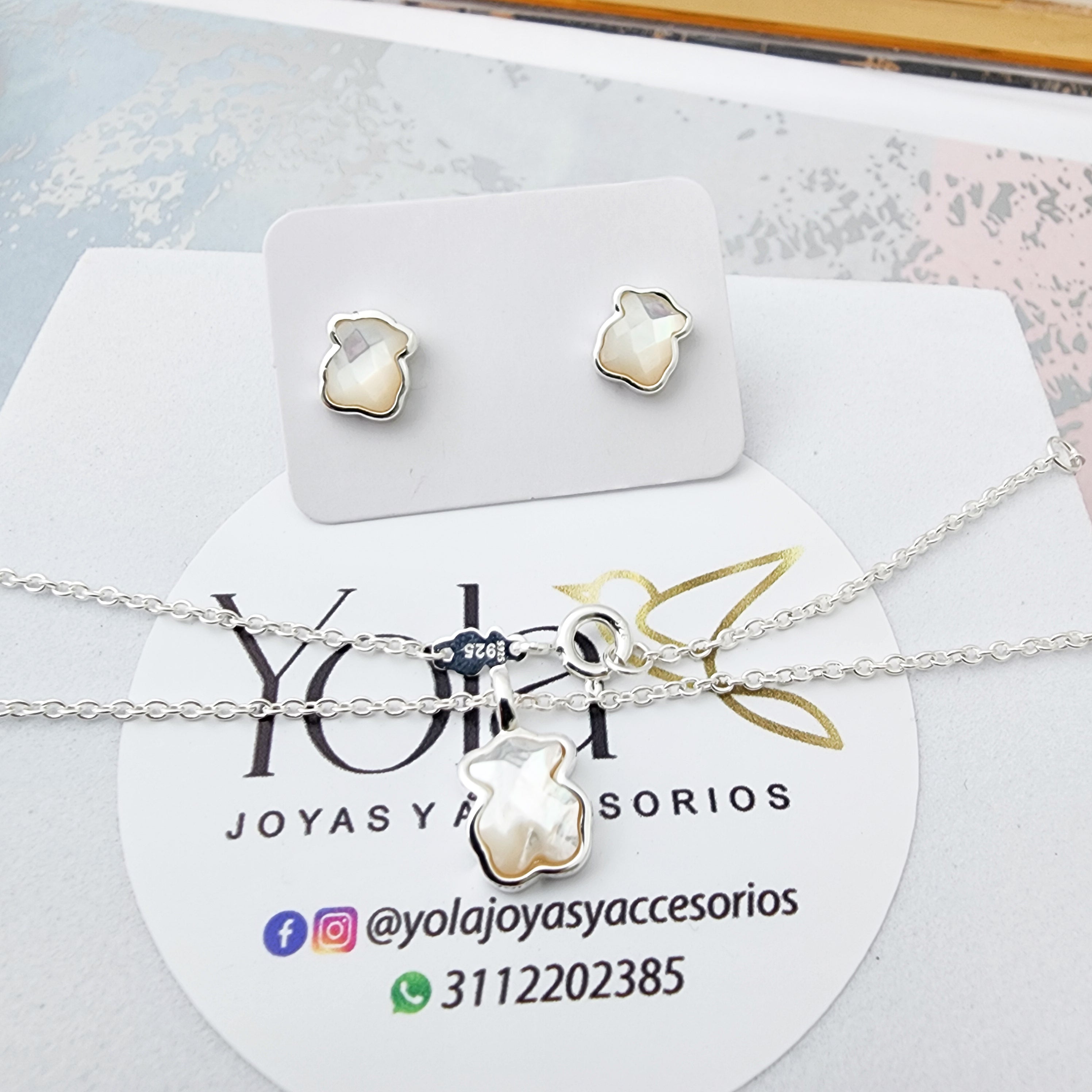 Juego Collar y Arete nacarado oso