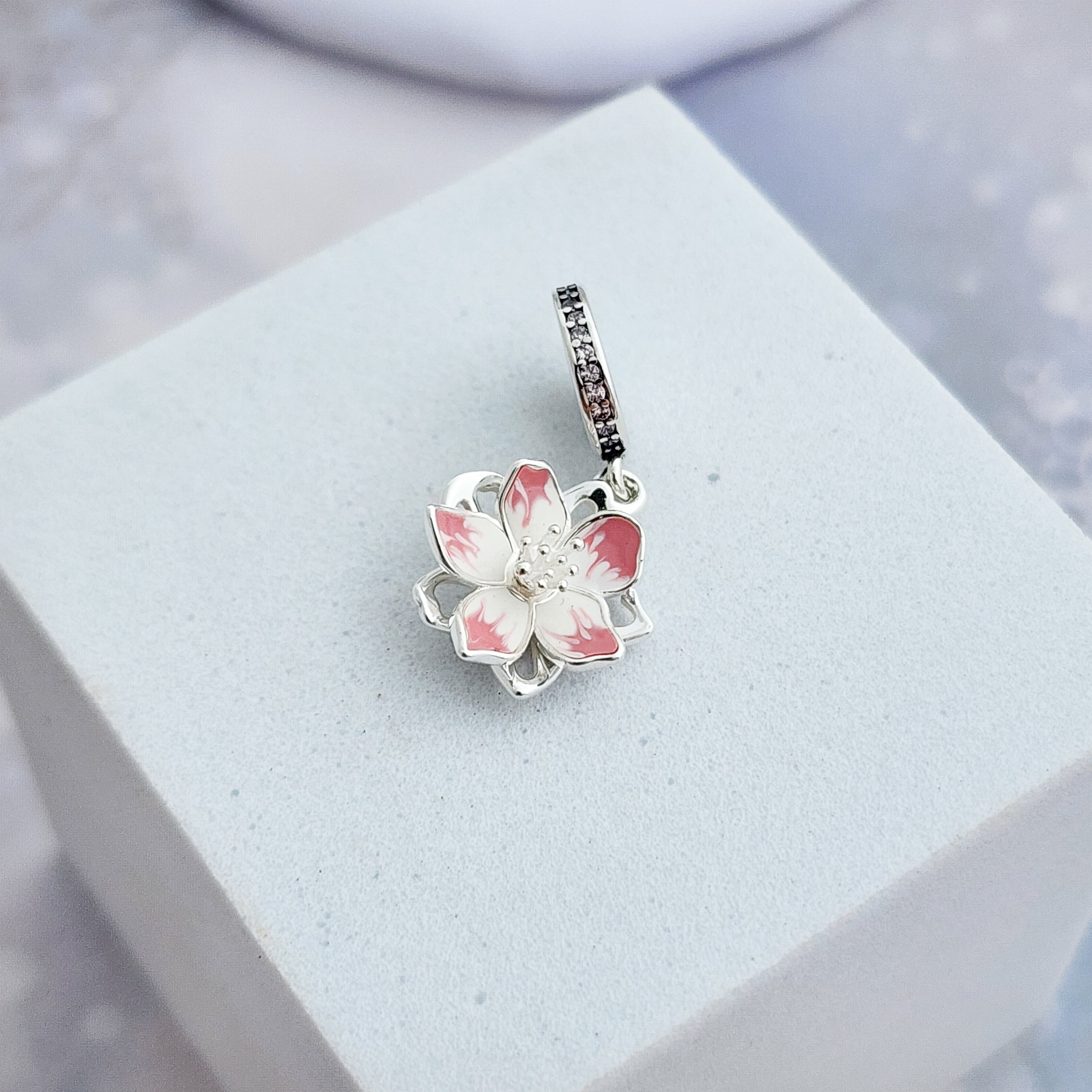 Charm flor loto