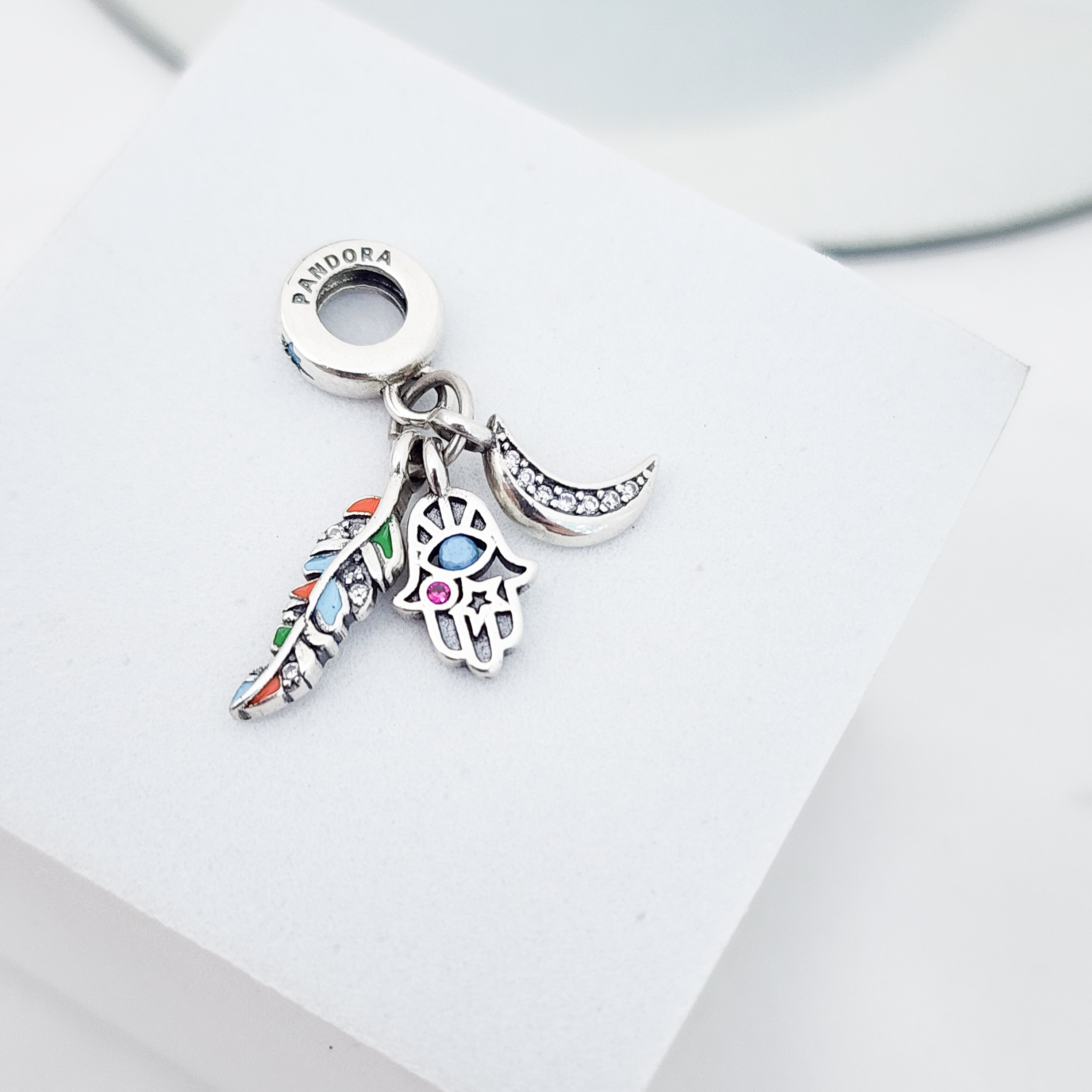 Charm mano suerte triple