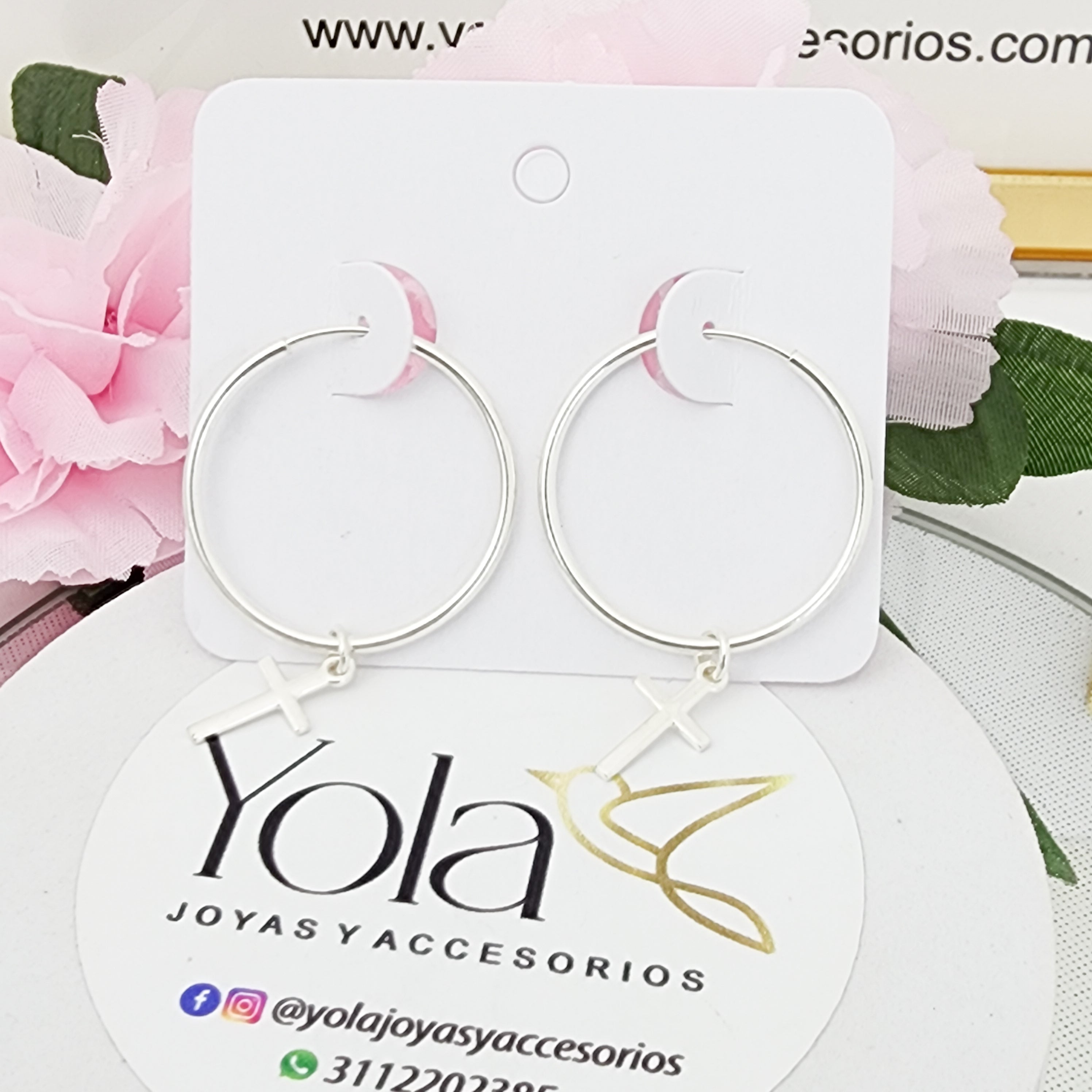 Aretes Medialuna con Cruz