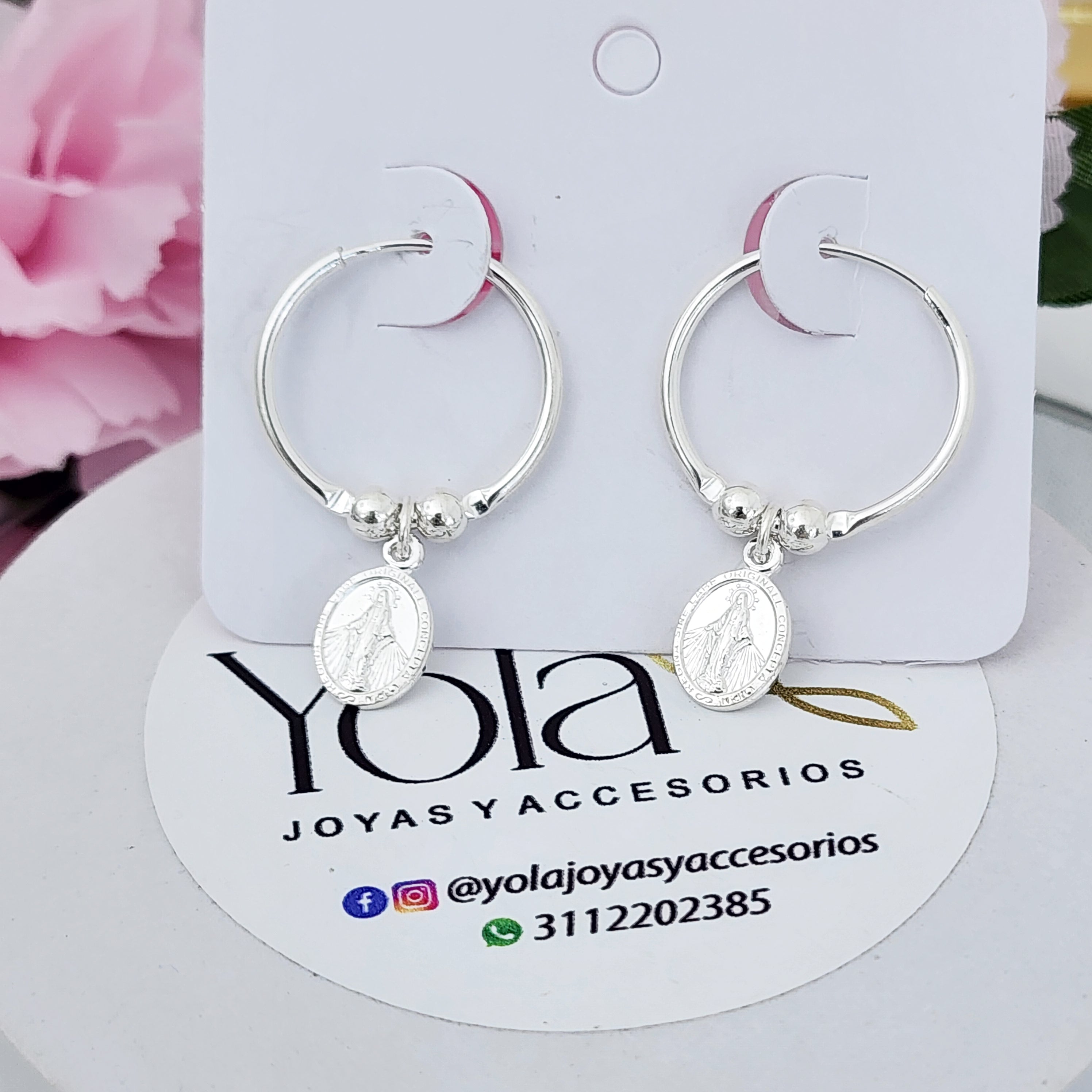 Aretes Medialuna Virgen