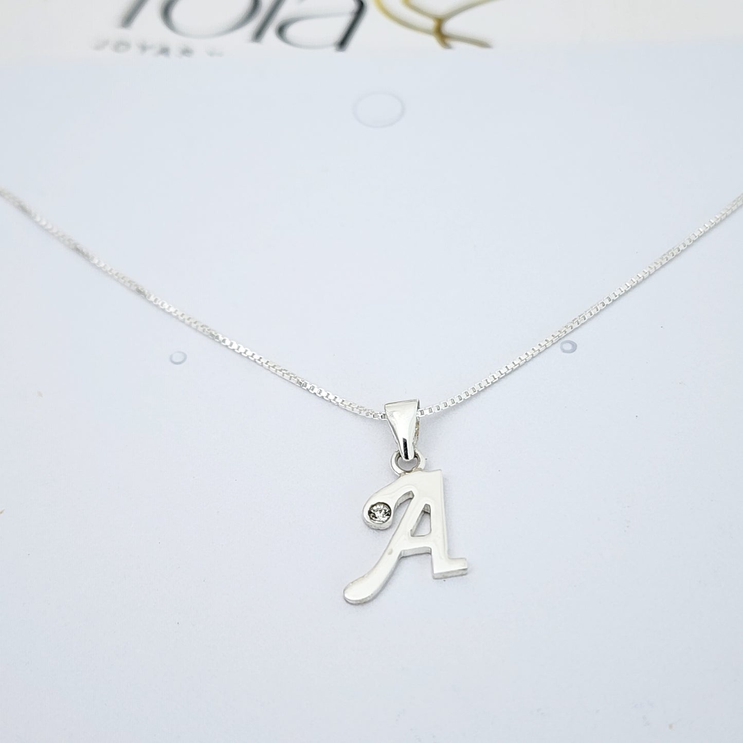 Collar letra