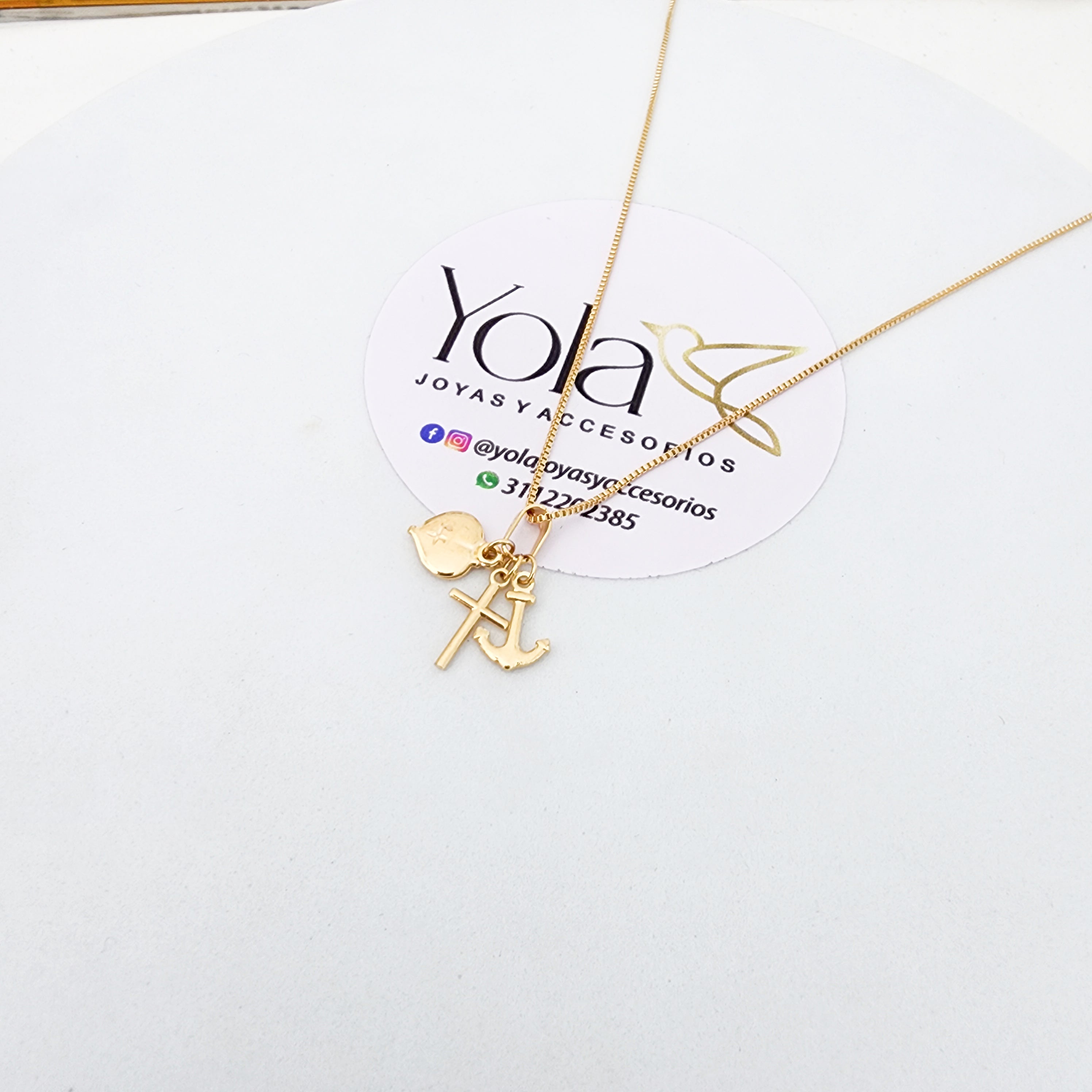 Collar oro laminado tres gracias