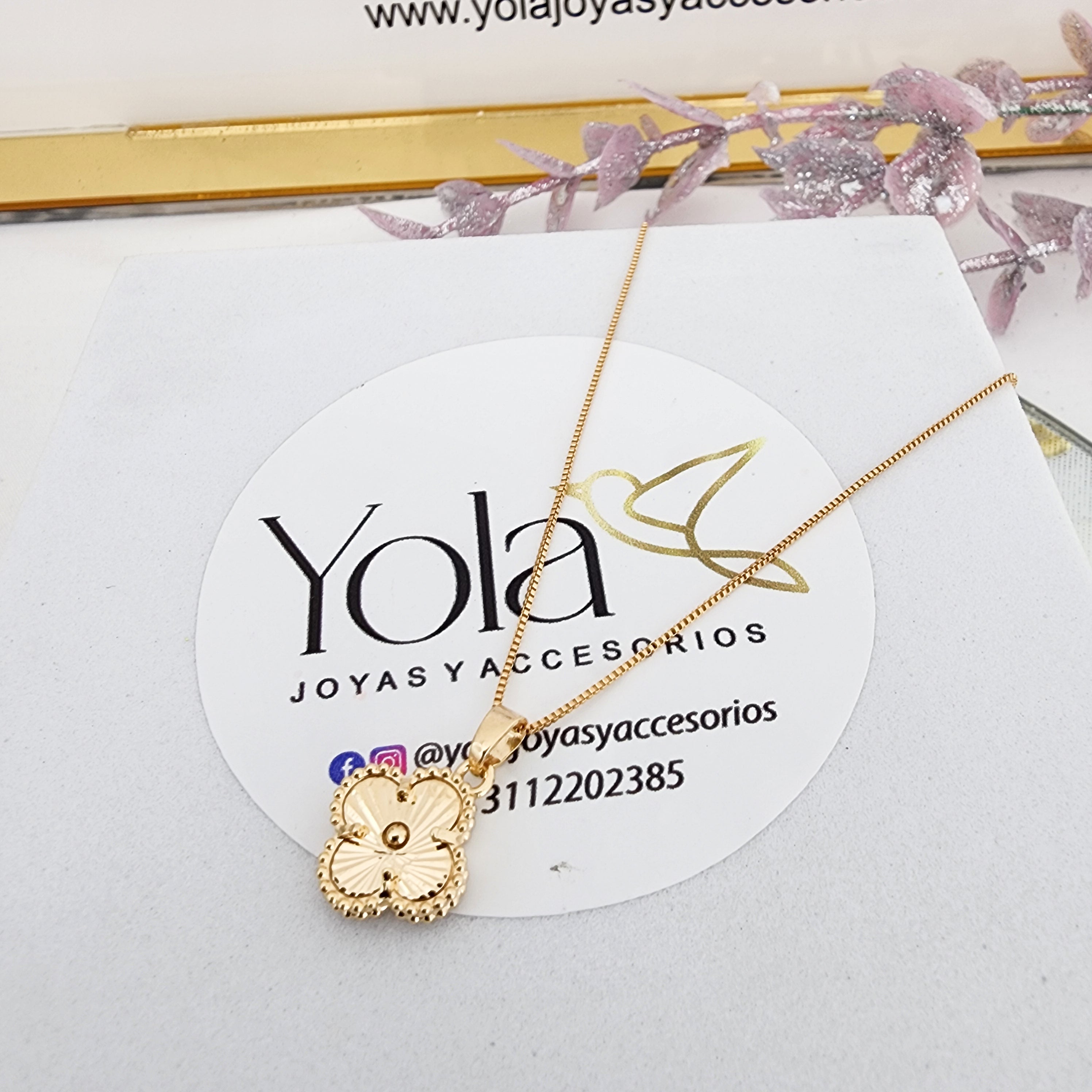 Collar oro laminado trebol