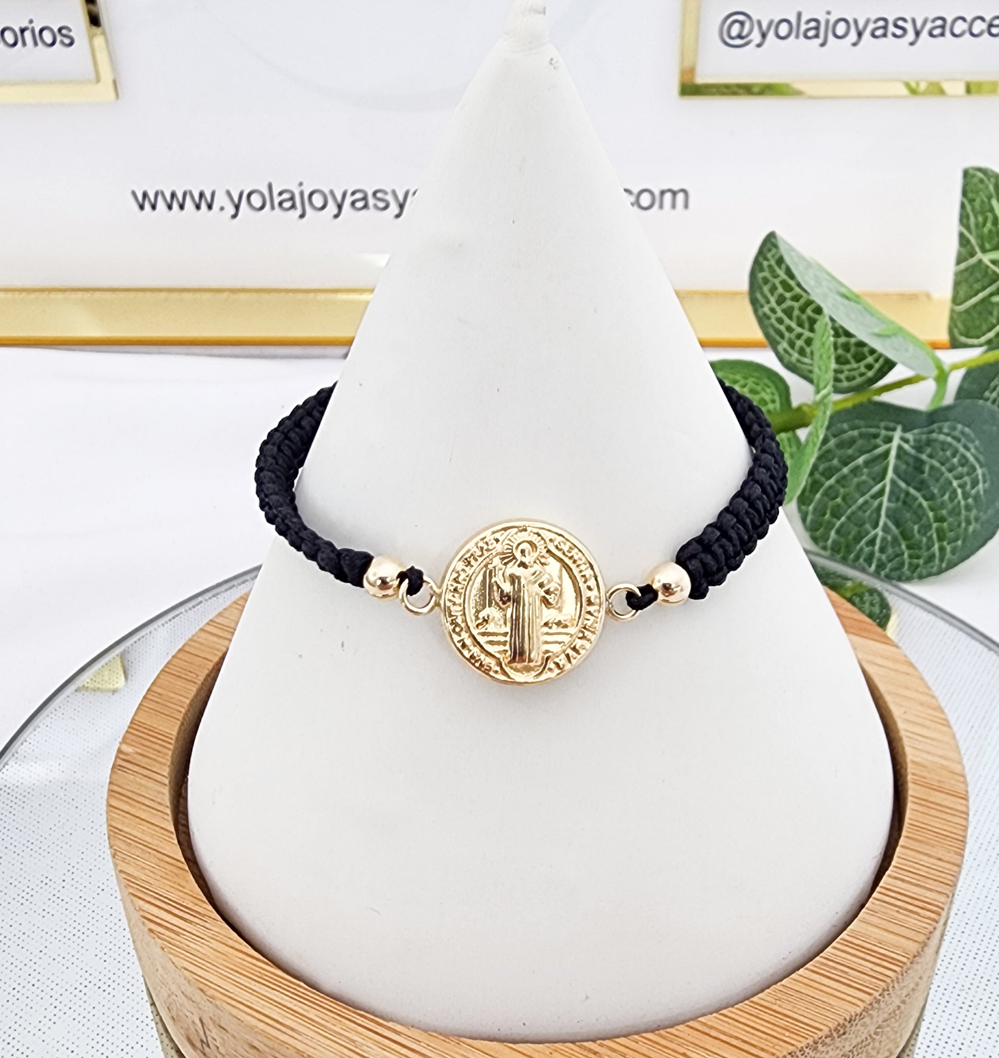 Pulsera Tejida San Benito oro laminado
