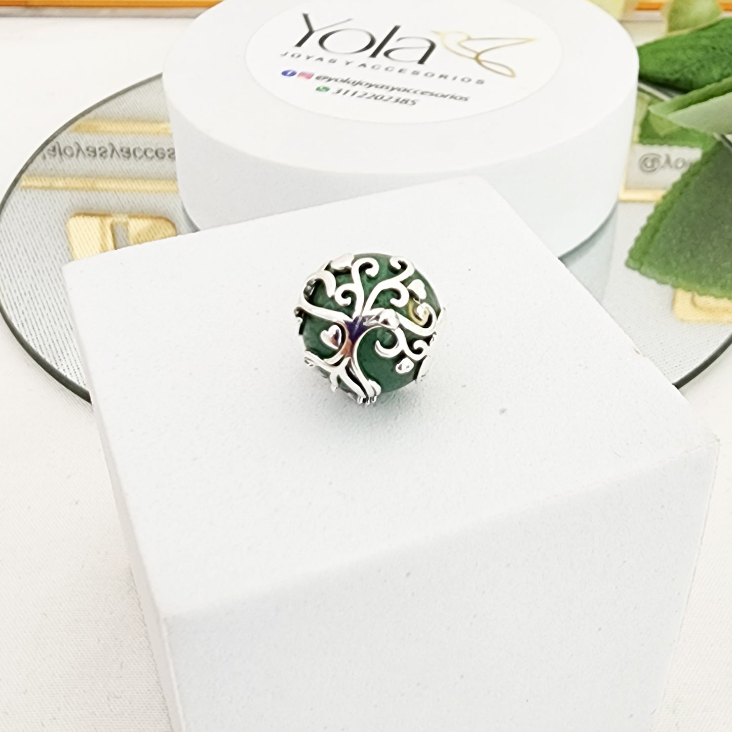 Charm  arbol