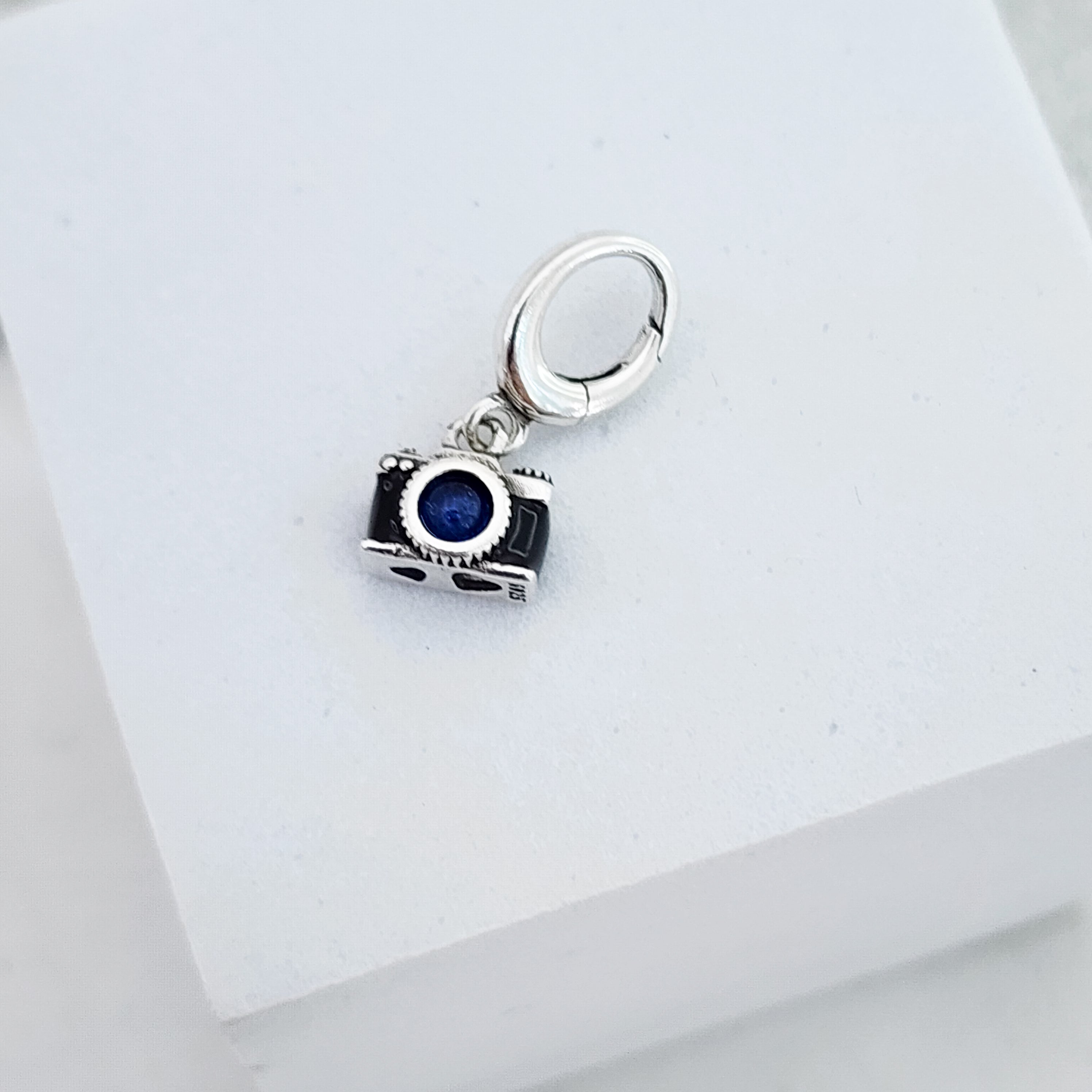 Charm camara