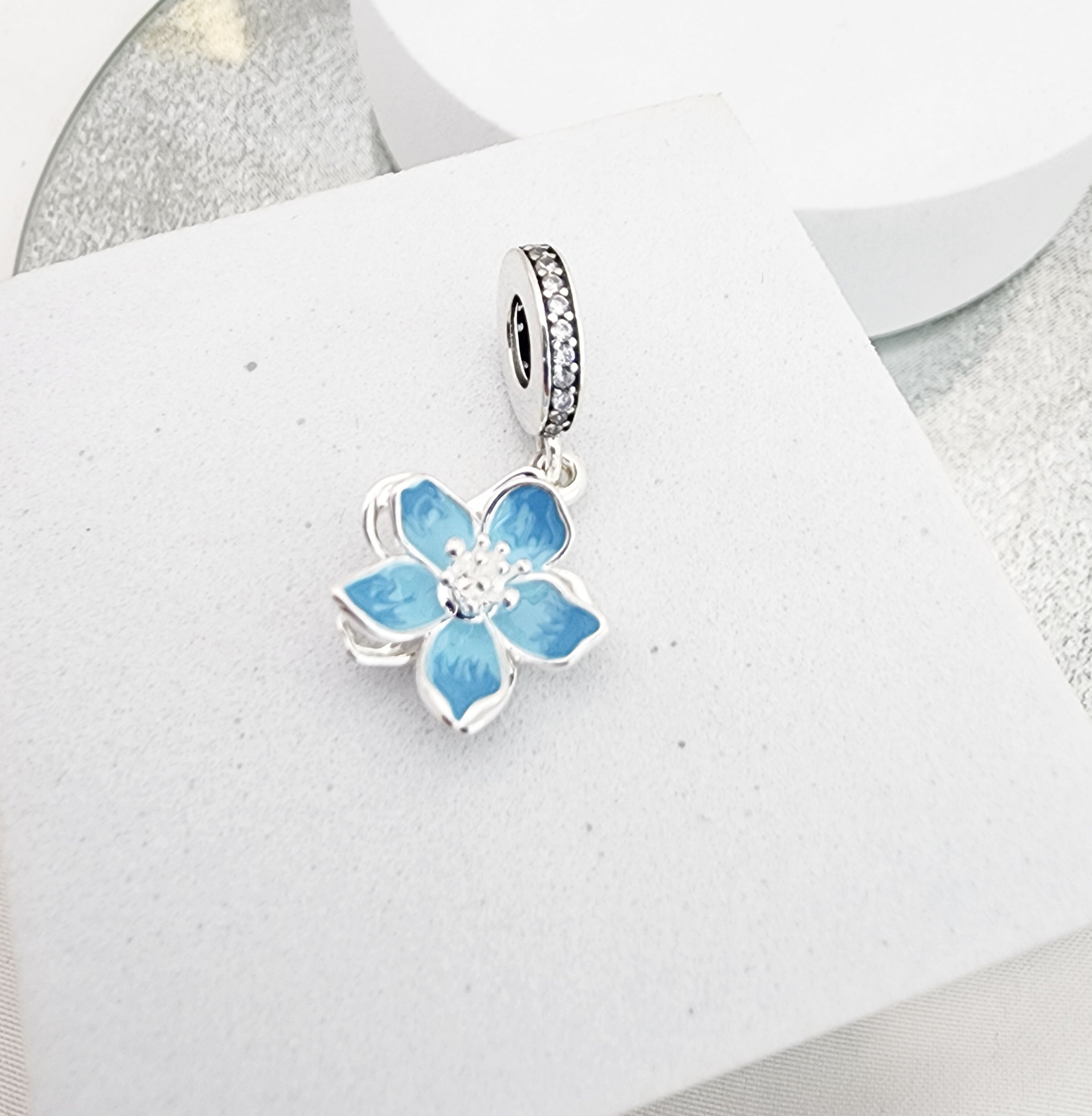 Charm Flor Loto Azul