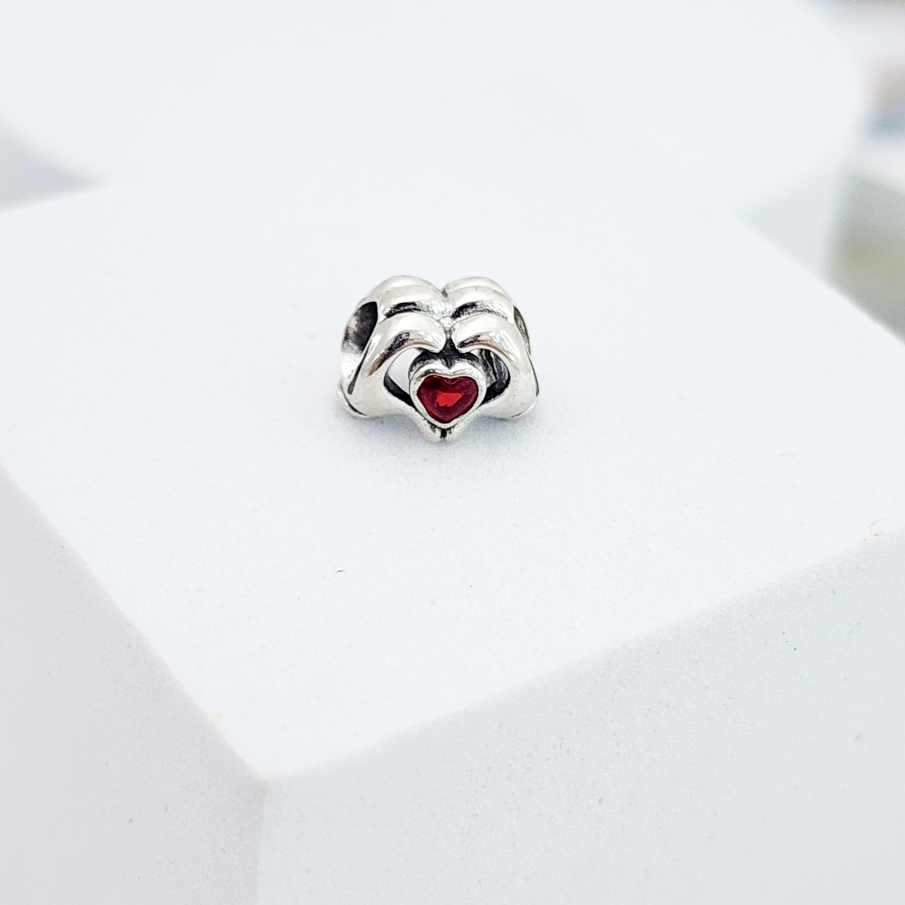 Charm Manos Corazón