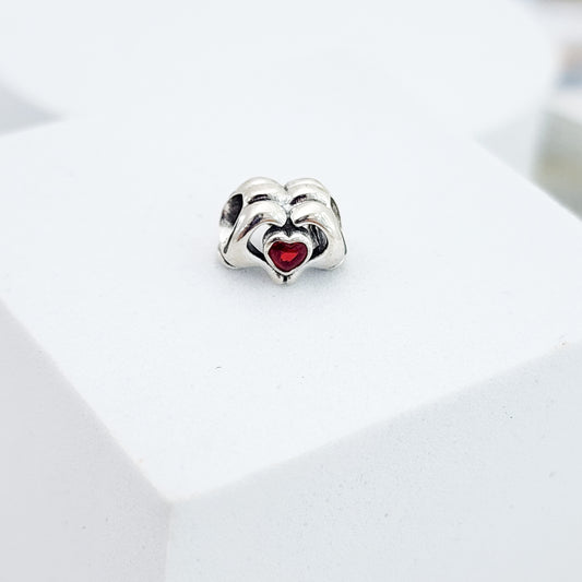 Charm Manos Corazón
