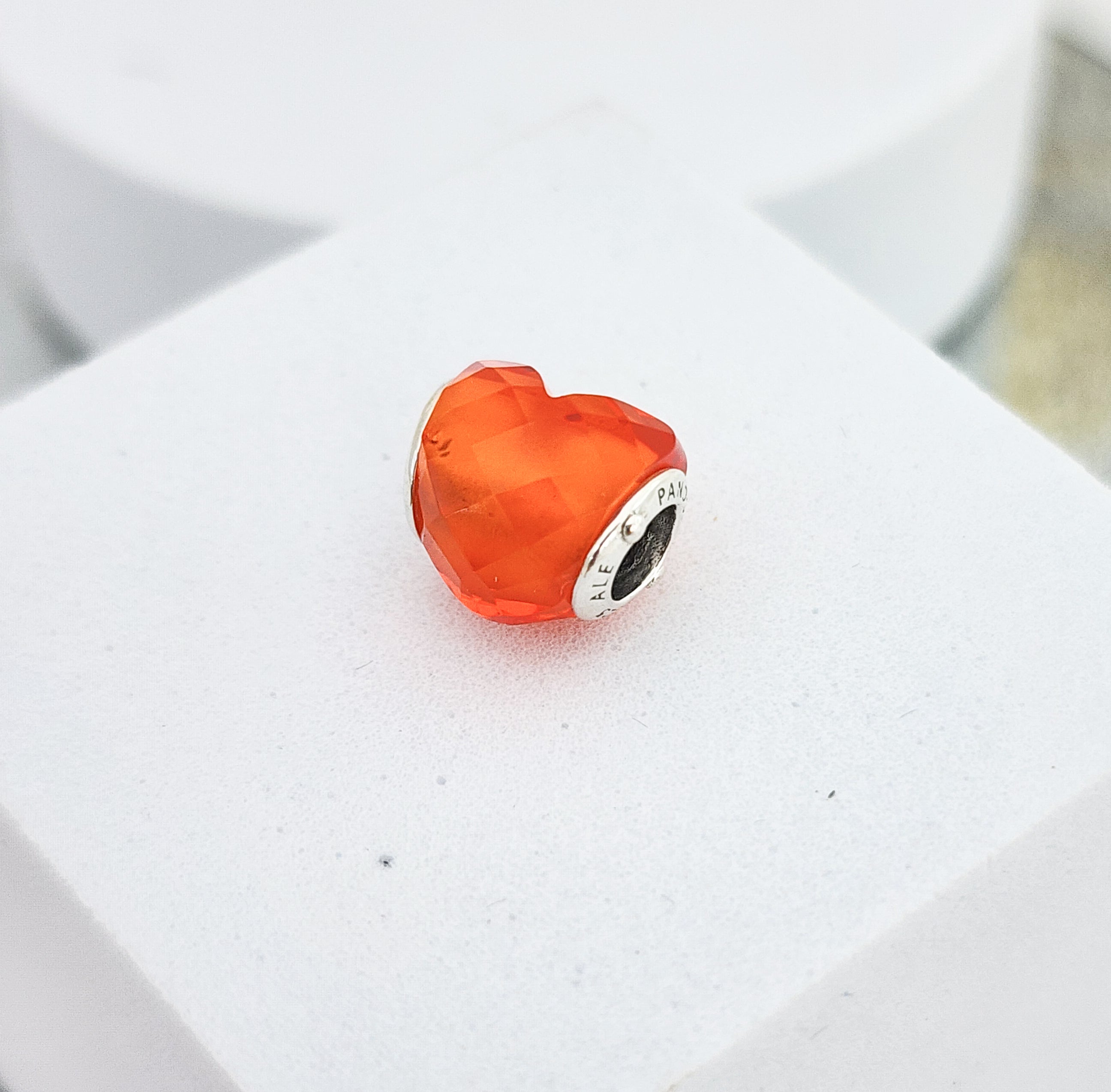 Charm Corazón Naranja