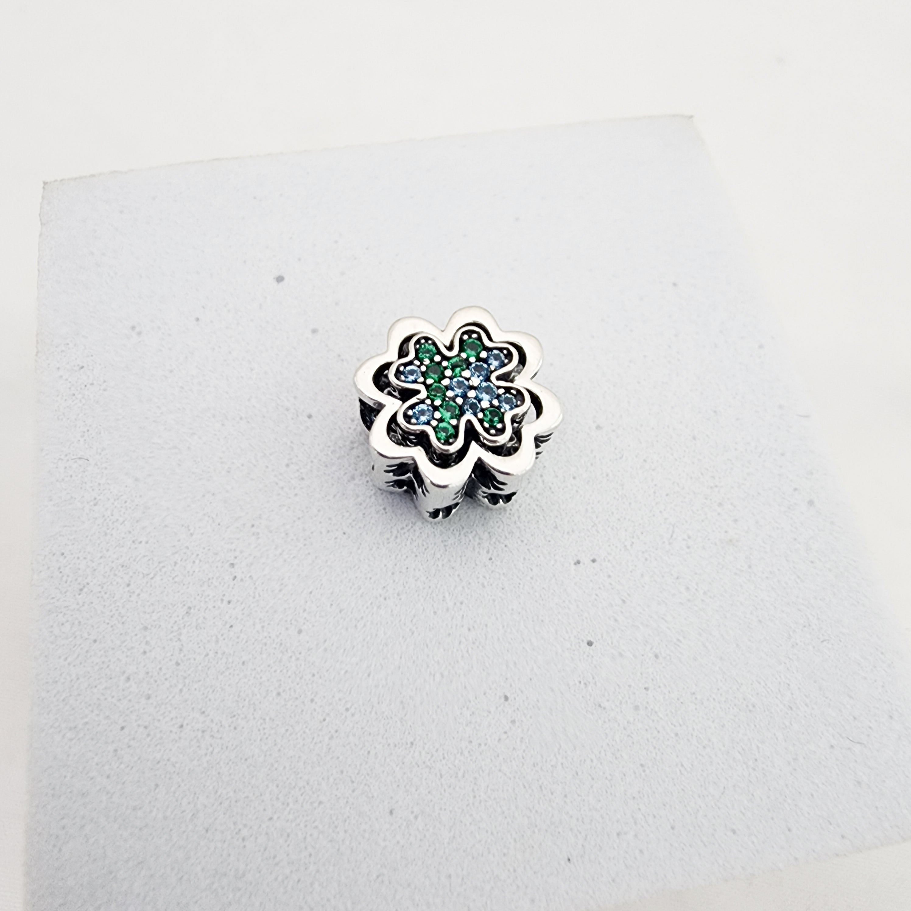 Charm trebol