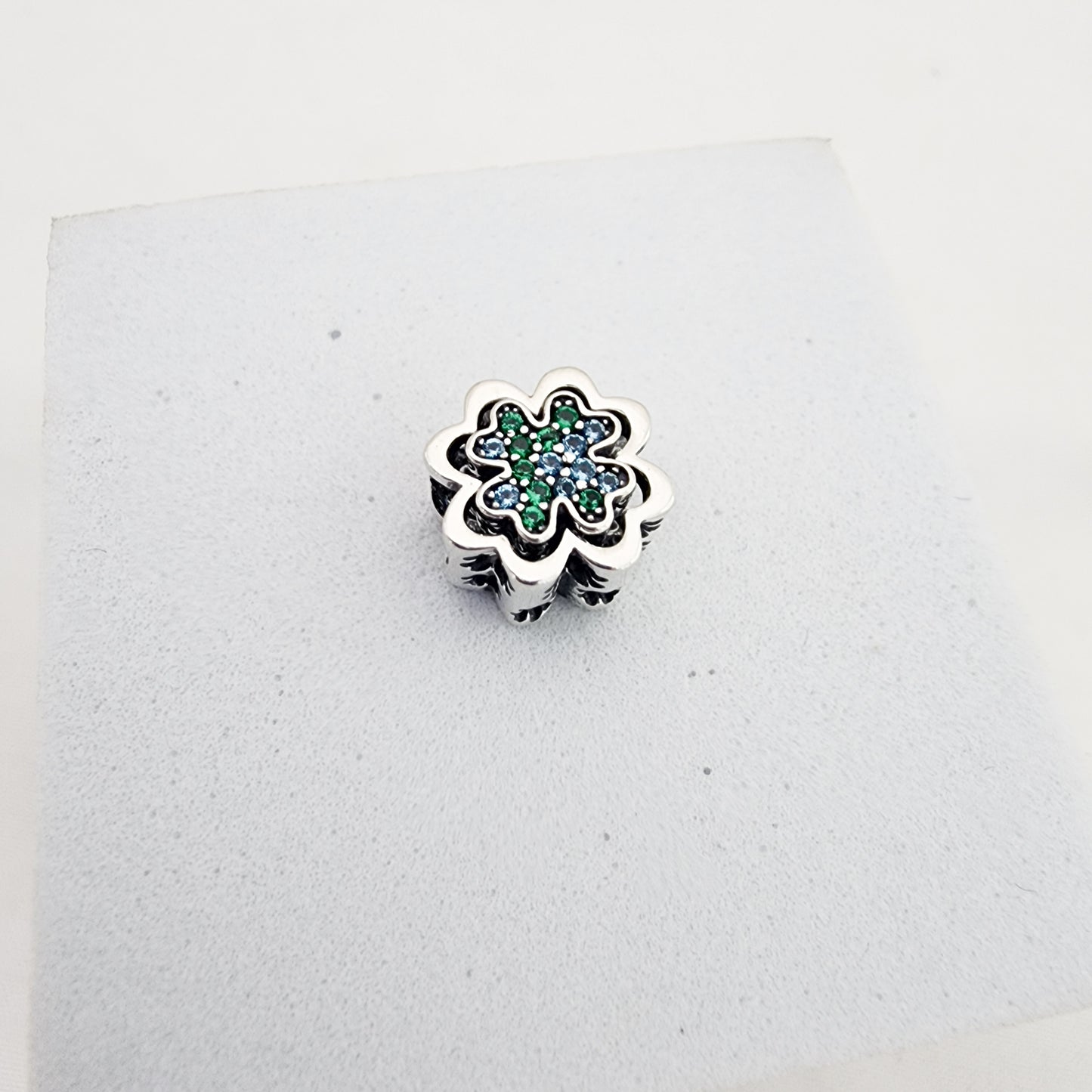 Charm trebol