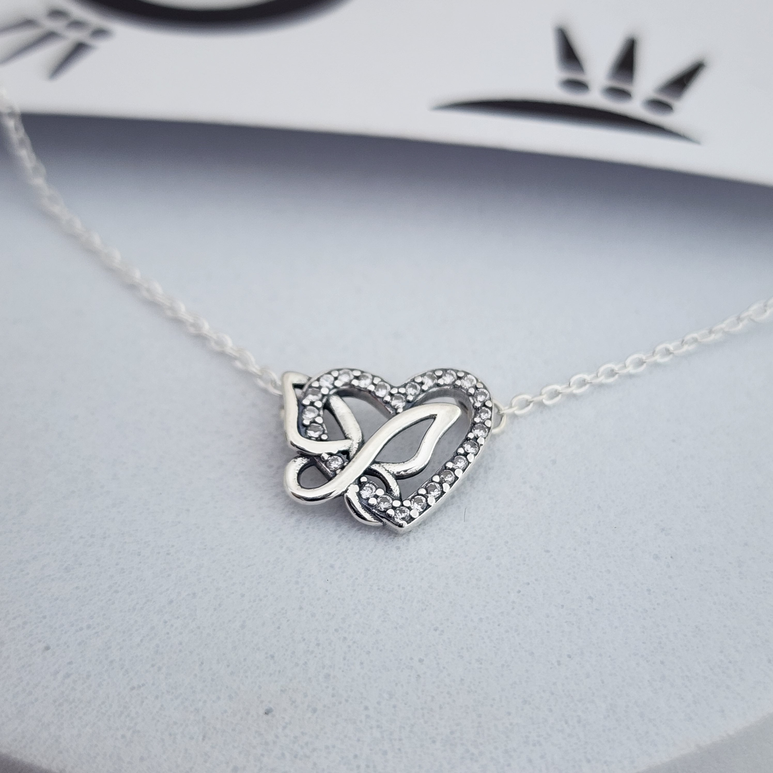 Collar Corazón maripósa