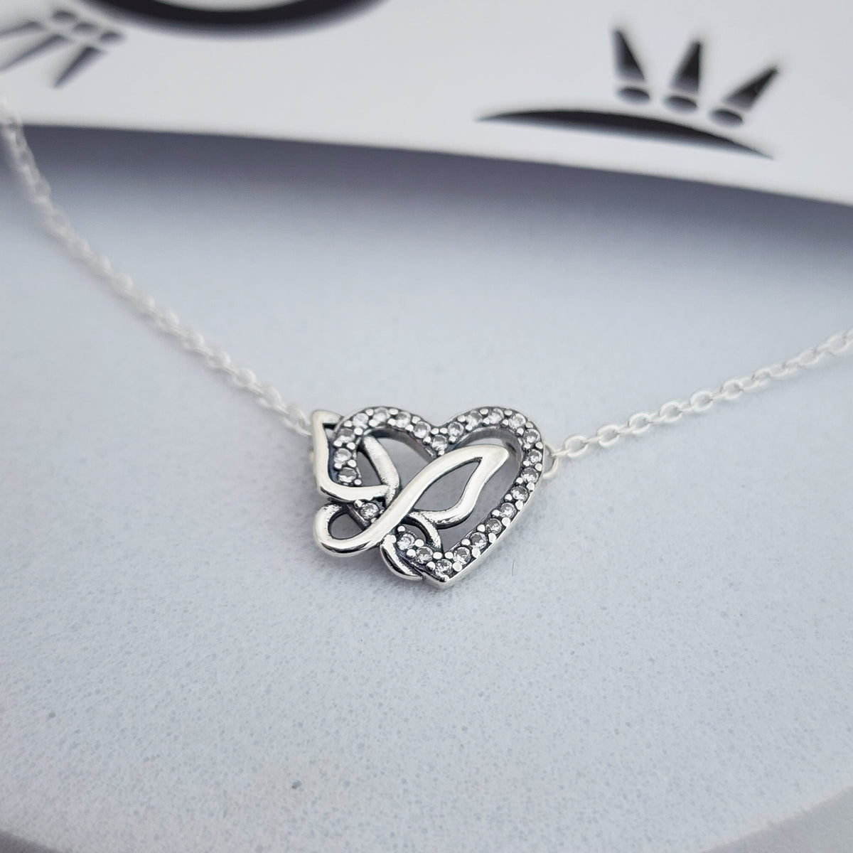 Collar Corazón maripósa