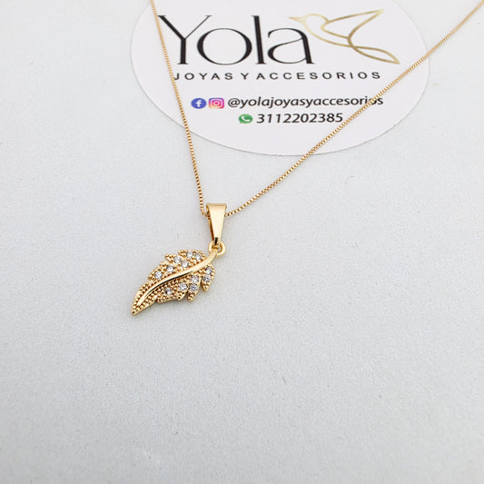 Collar oro laminado pluma