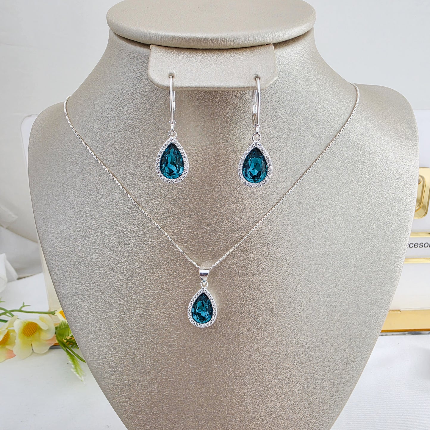 Juego Collar y Arete azul marino
