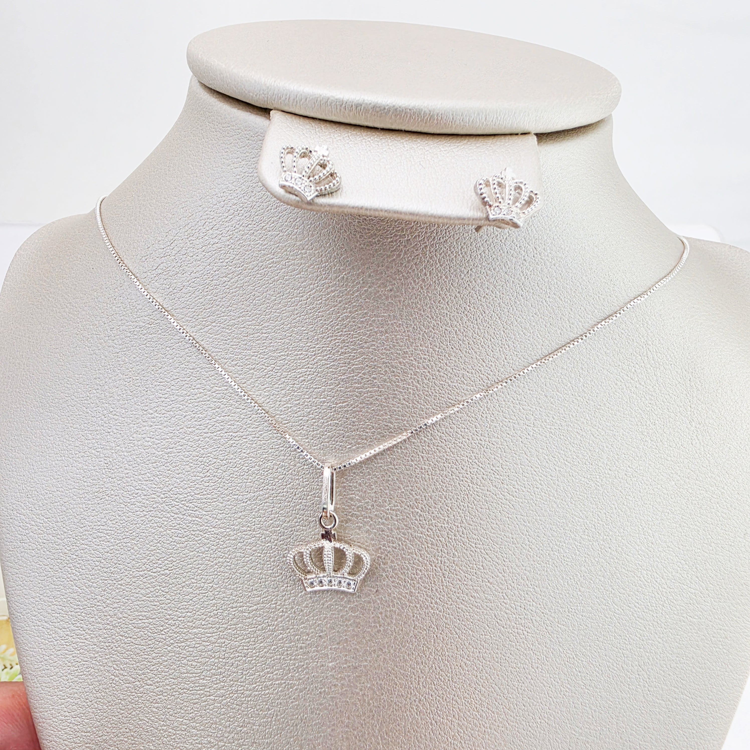 Juego Collar y Arete corona