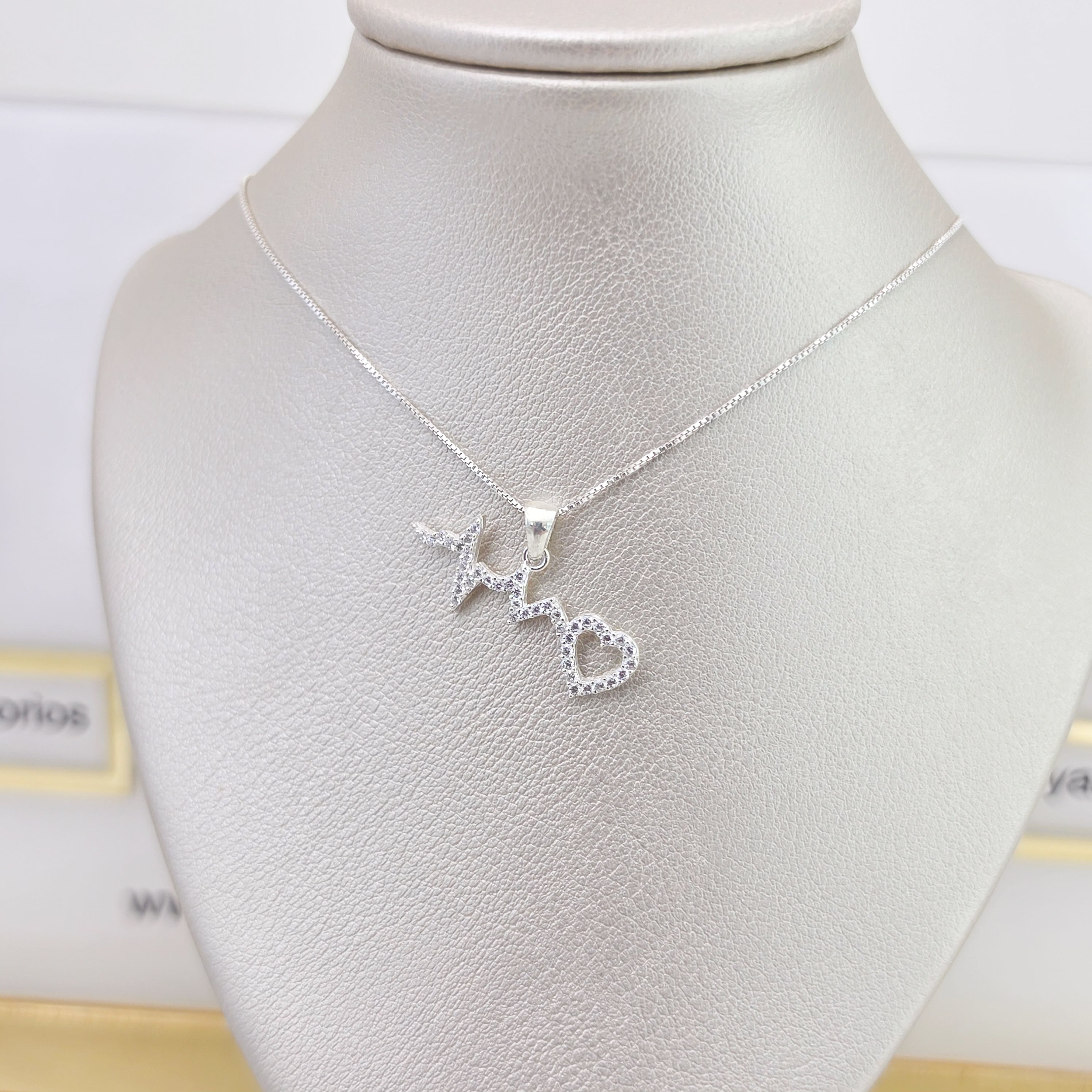 Collar corazon latido