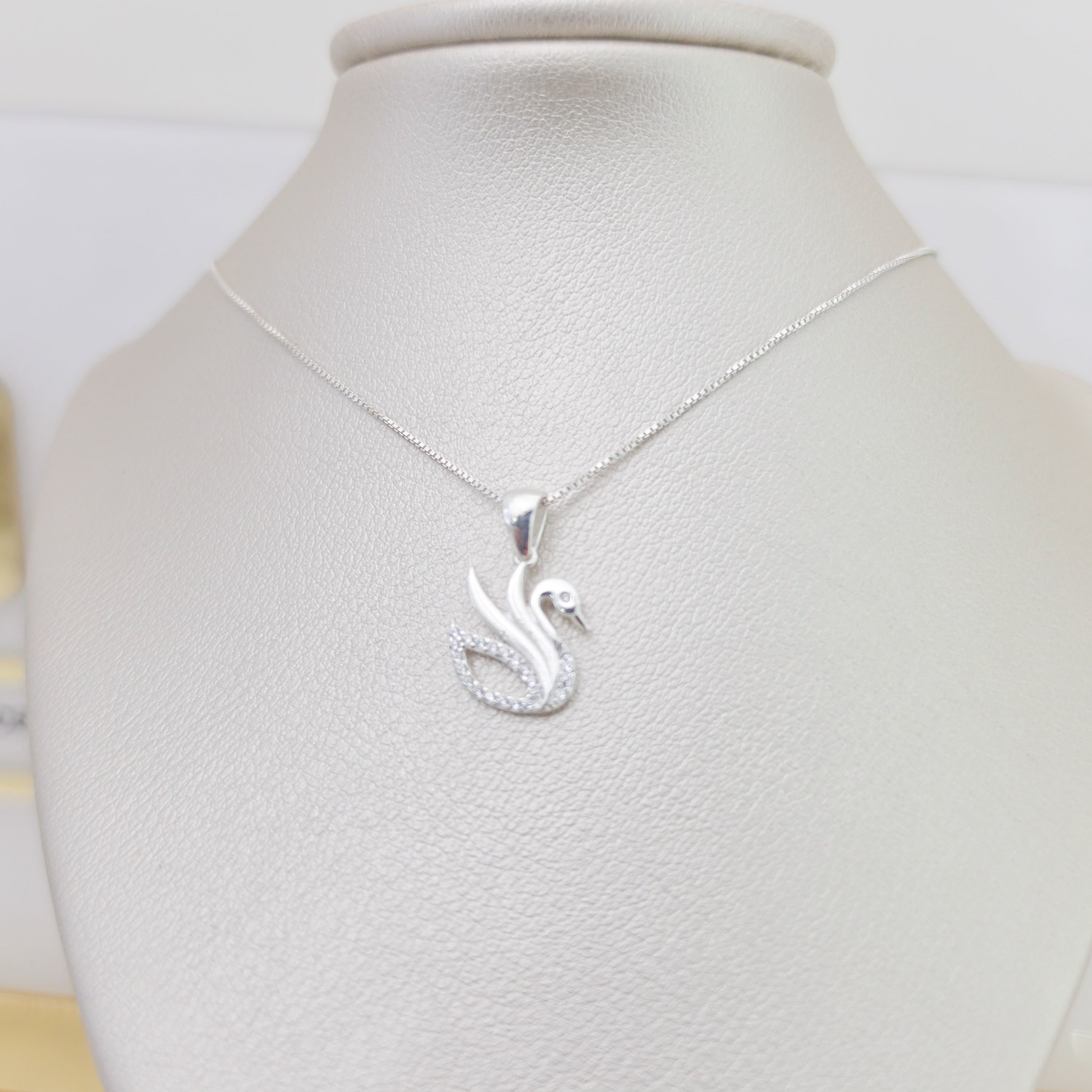 Collar cisne