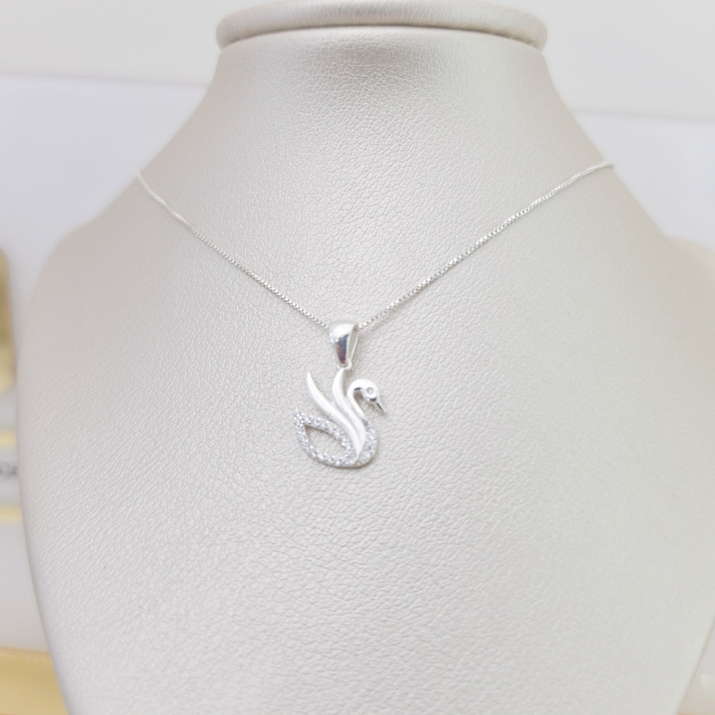 Collar cisne
