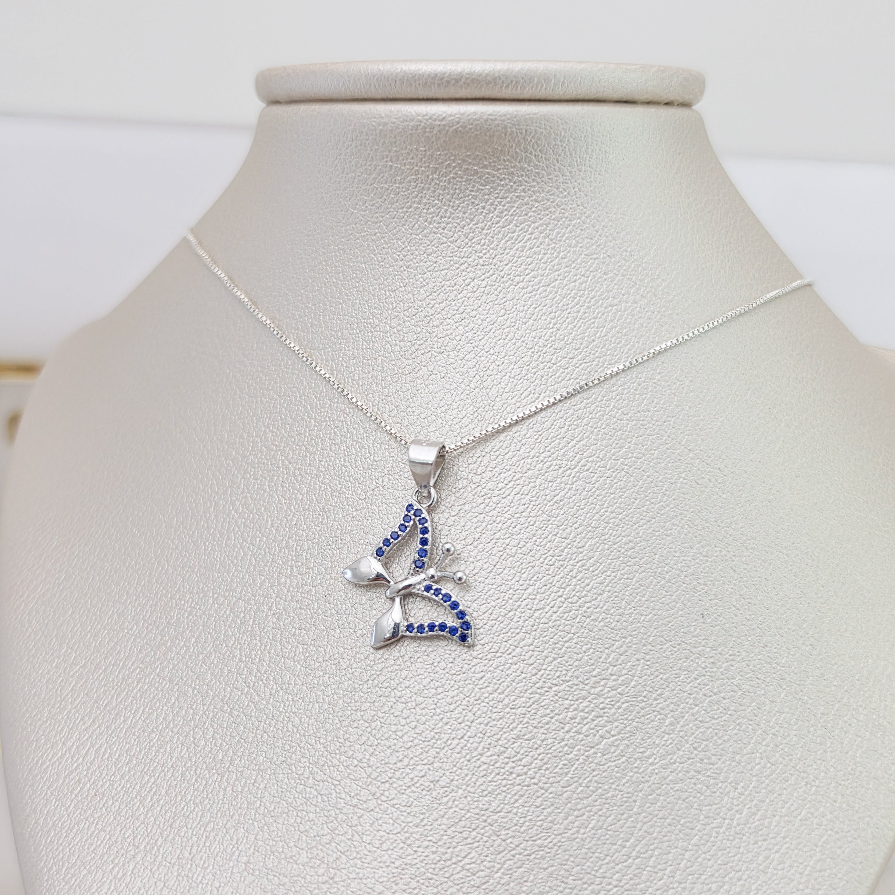 Collar mariposa