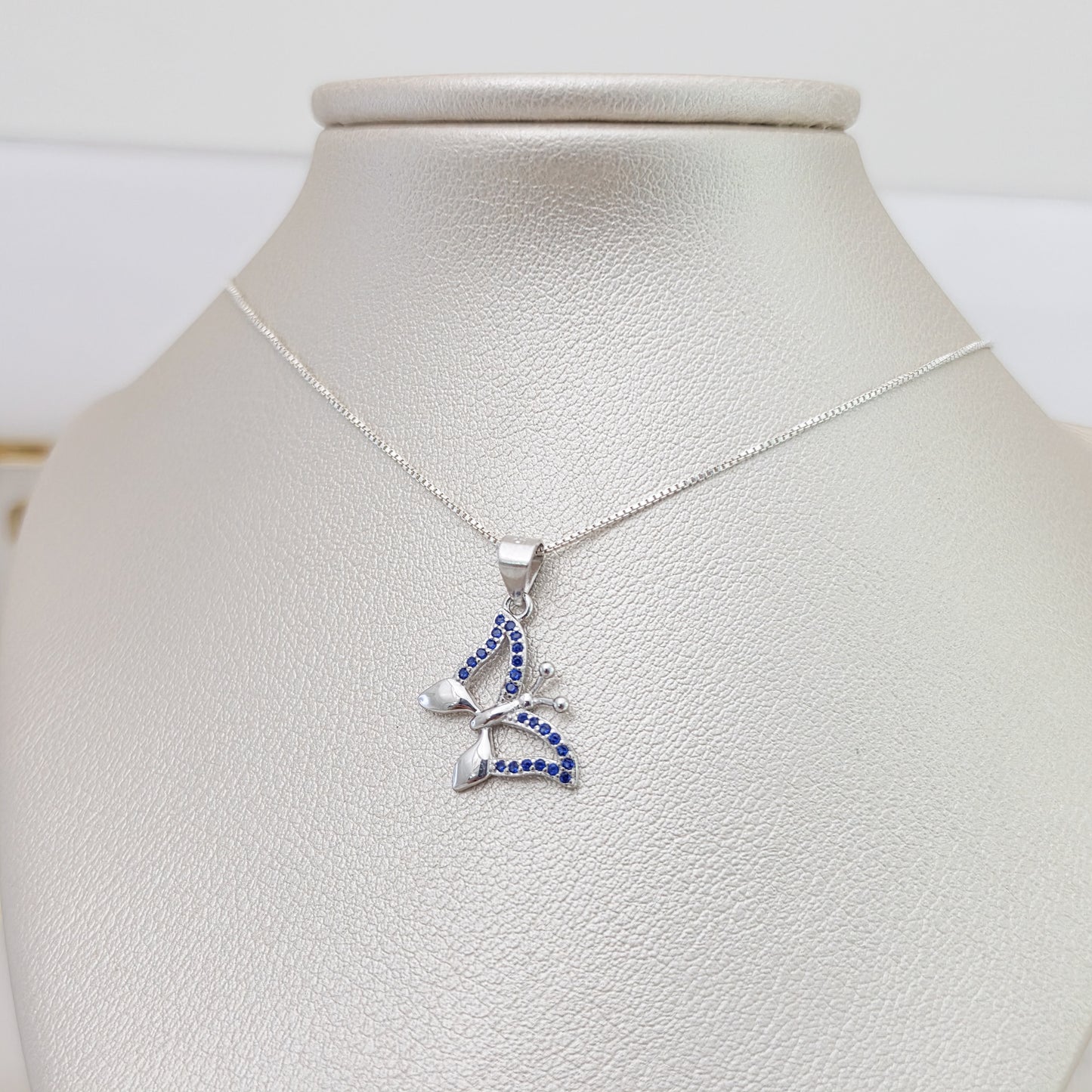 Collar mariposa