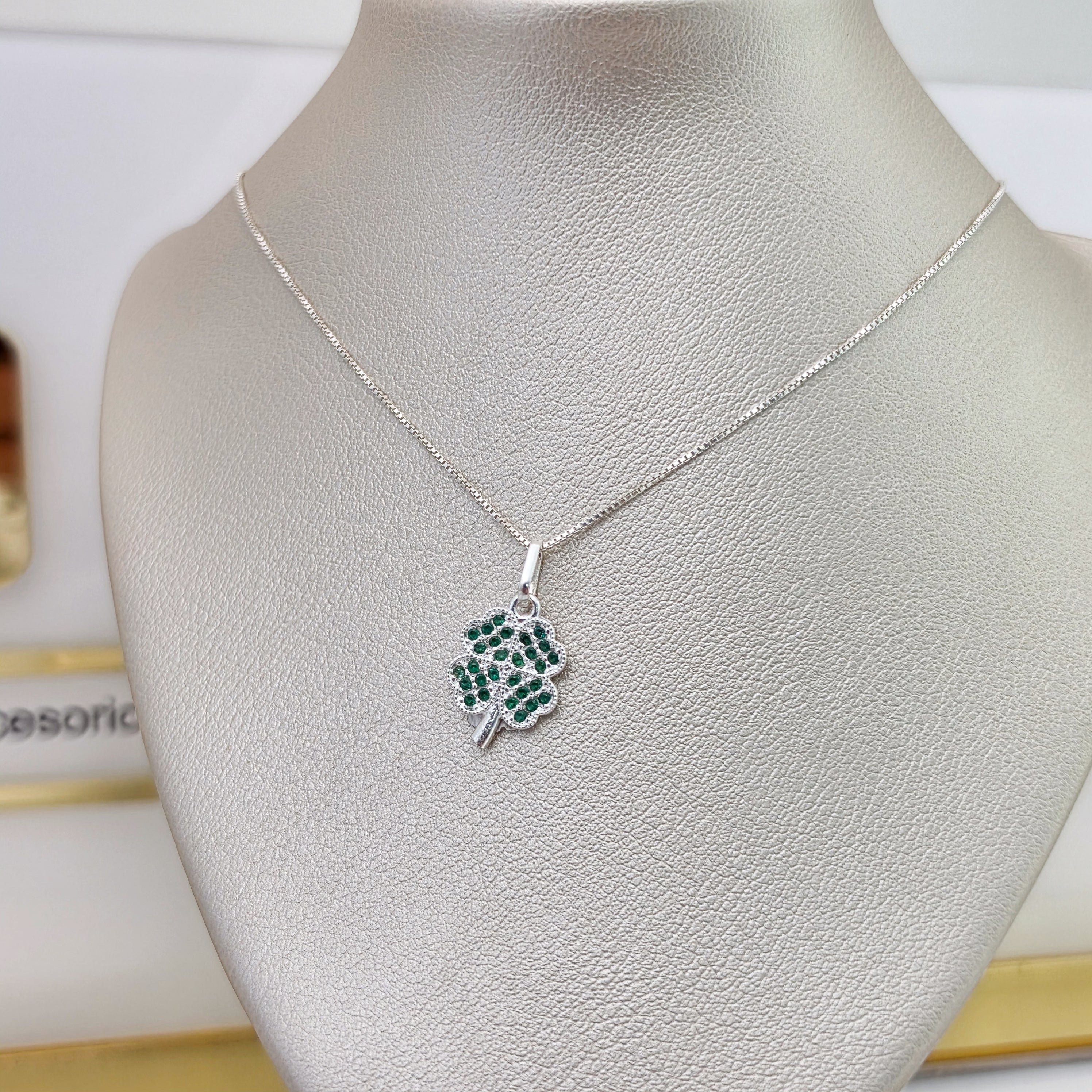 Collar trebol