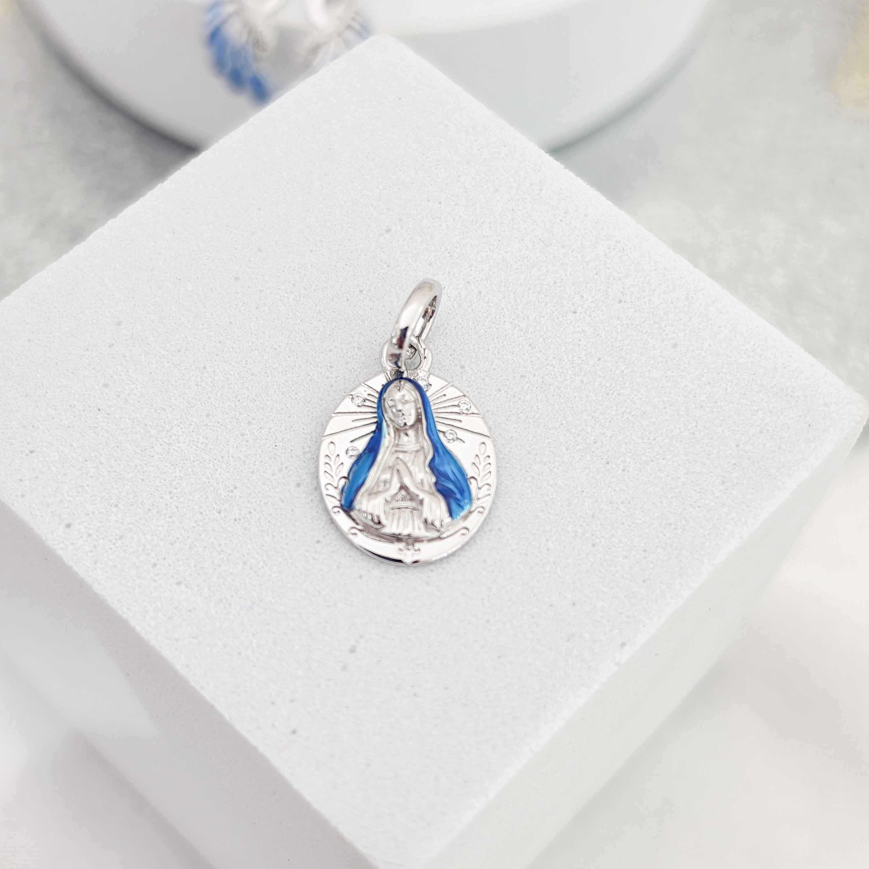 Charm virgen