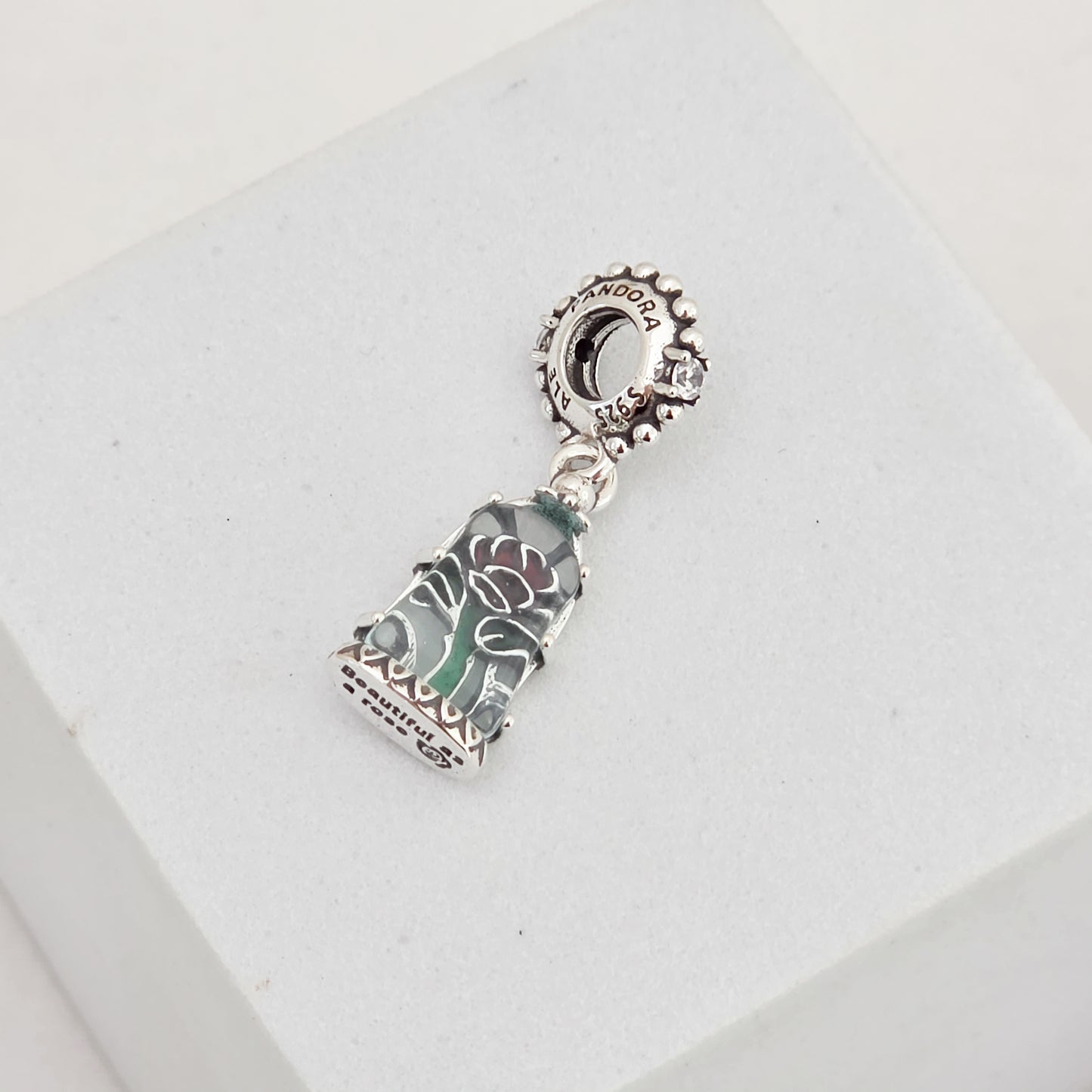 Charm rosa bella y bestia