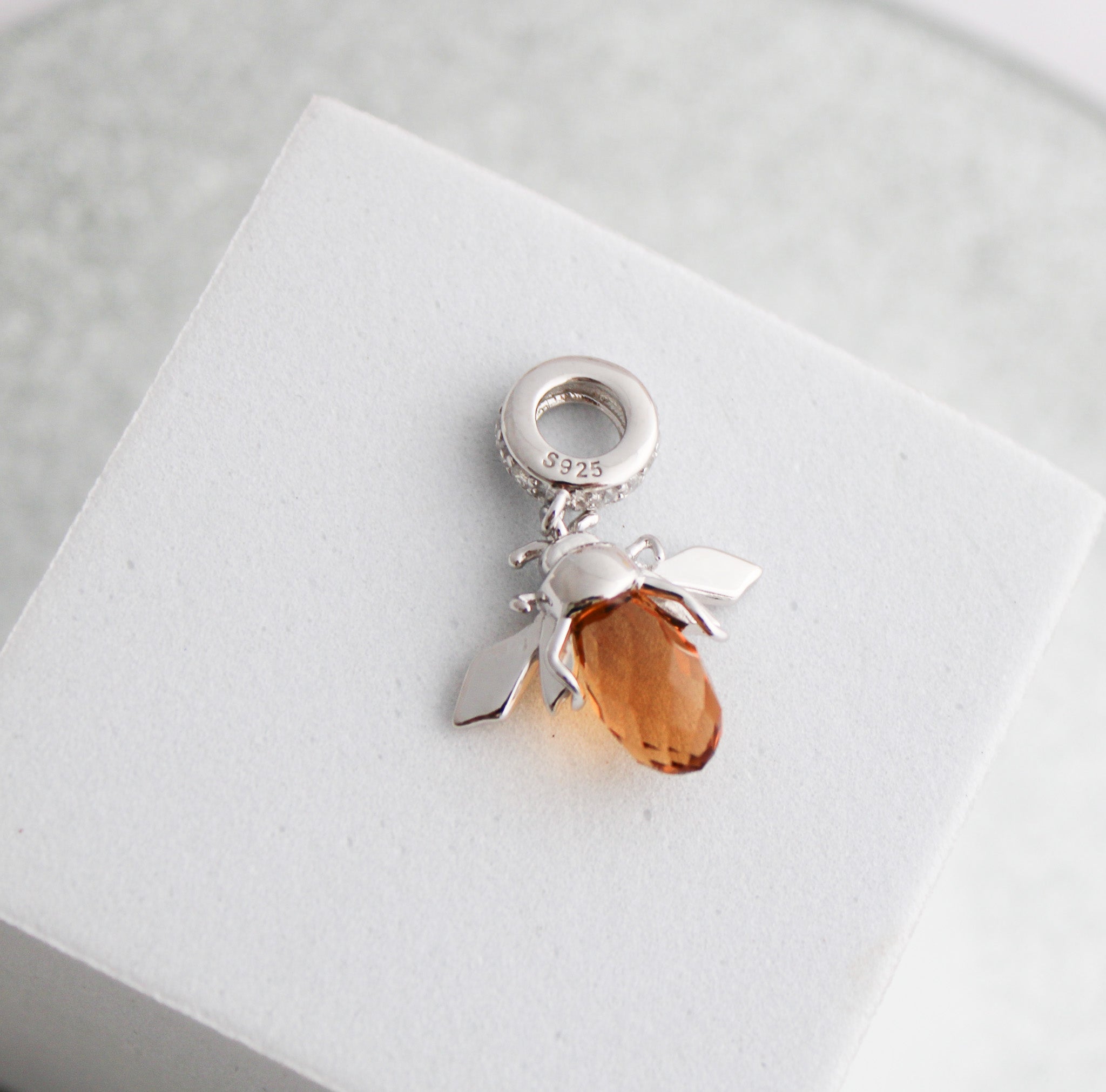 Charm Abeja