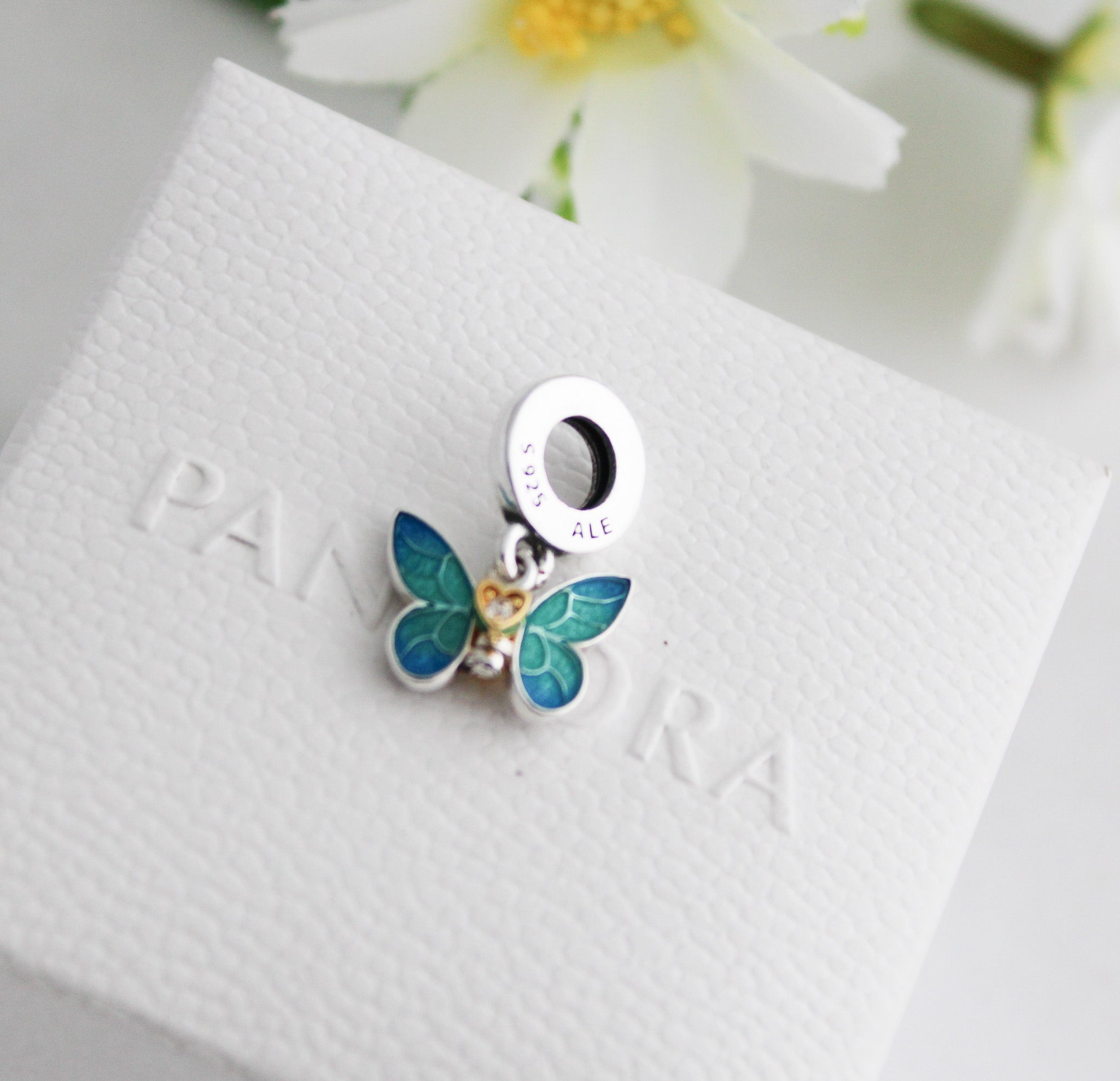 Charm Mariposa