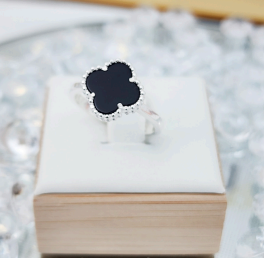 Anillo Trébol Negro